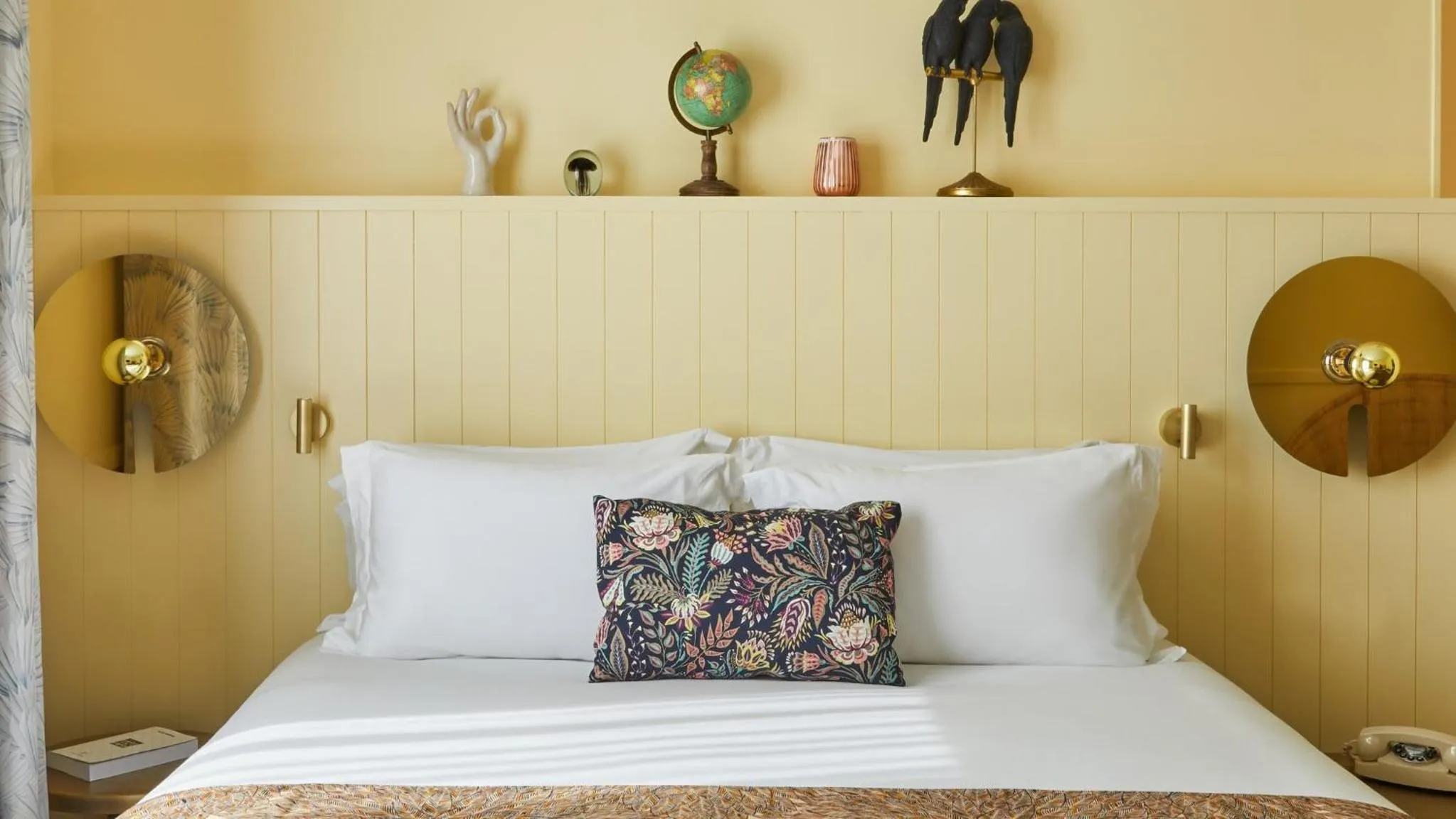 Photo of the whole room, Bed in Hotel Indigo Bordeaux Centre Chartrons by IHG