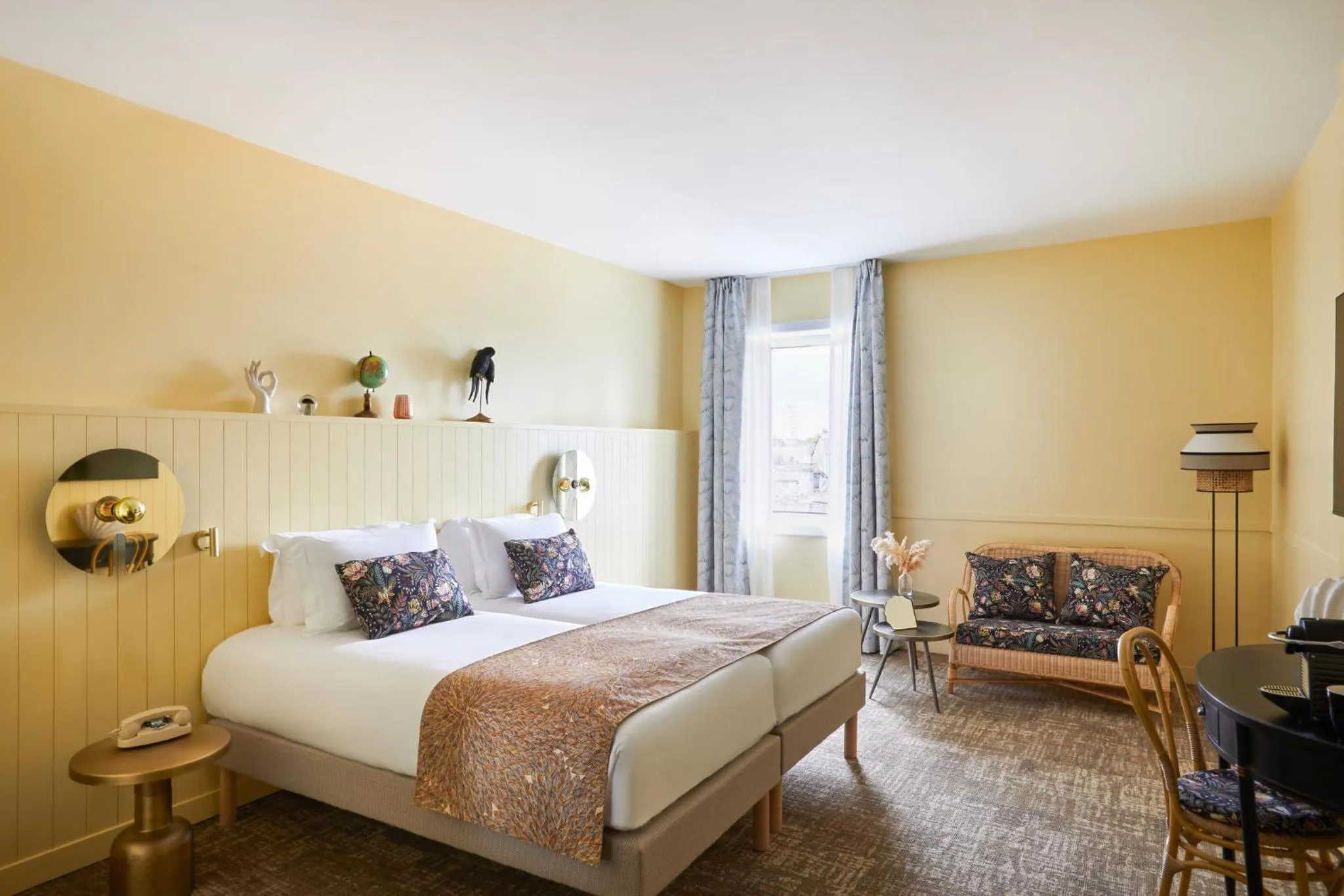 Photo of the whole room, Bed in Hotel Indigo Bordeaux Centre Chartrons by IHG