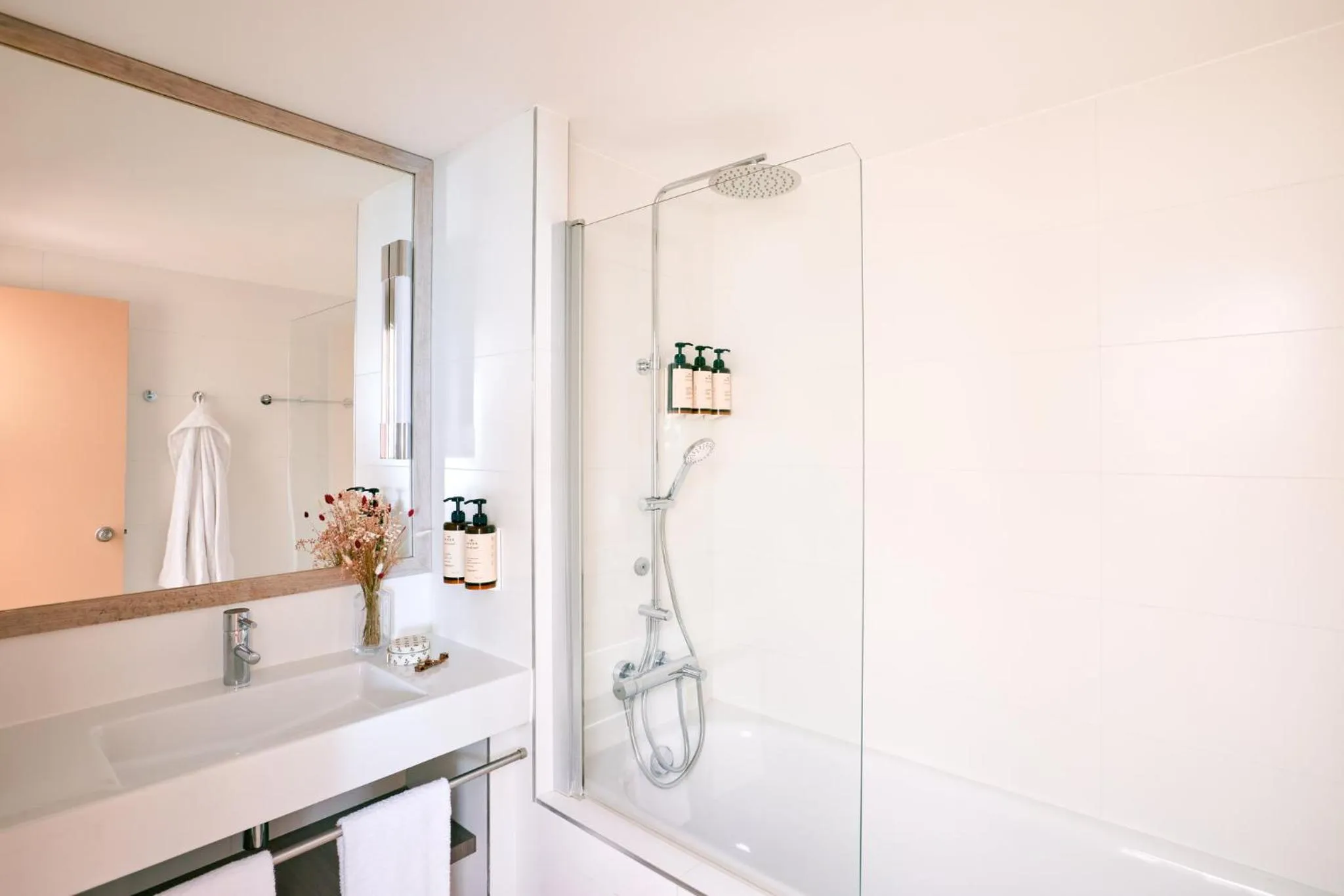 Bathroom in Hotel Indigo Bordeaux Centre Chartrons by IHG