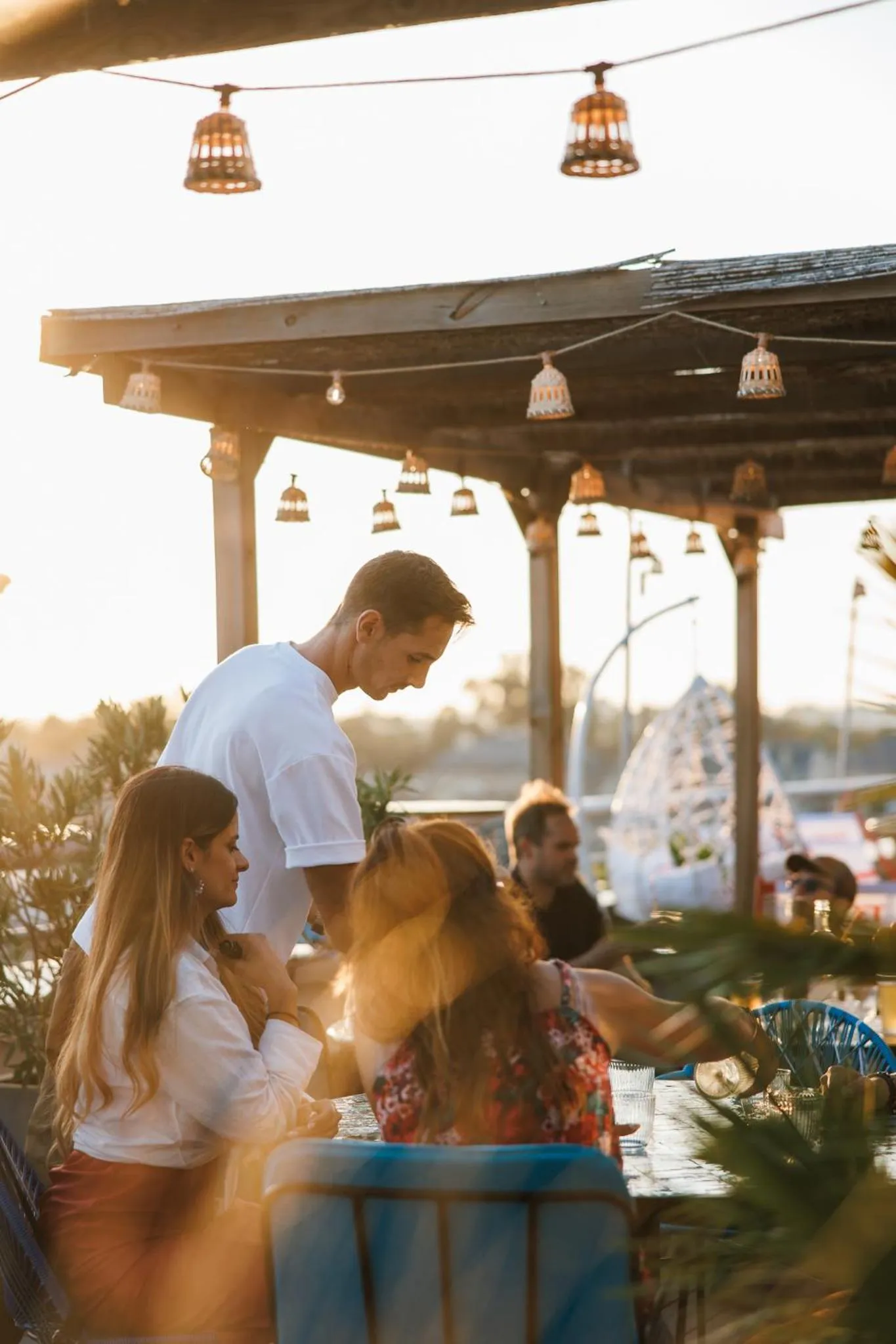 Lounge or bar in Hotel Indigo Bordeaux Centre Chartrons by IHG