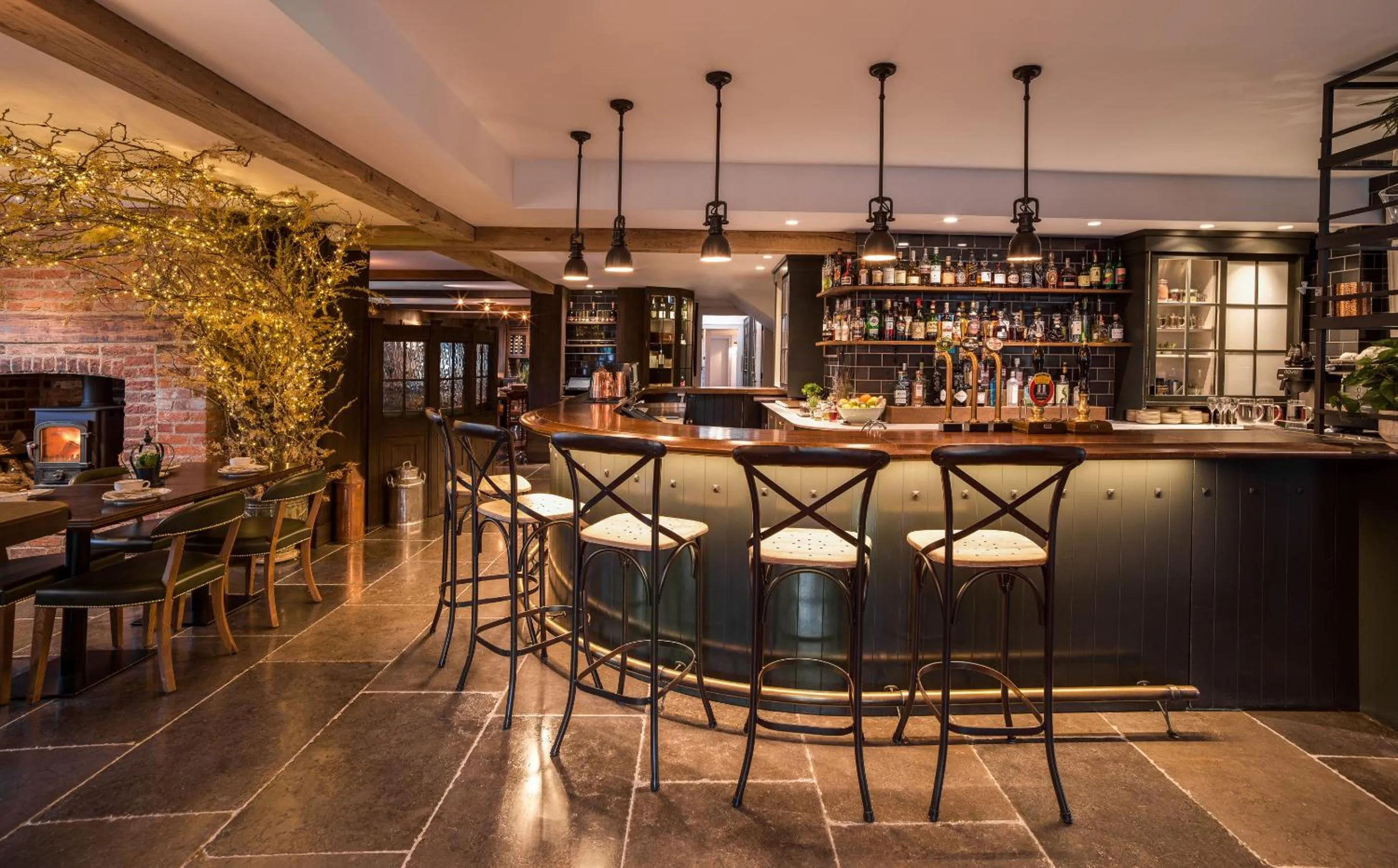 Lounge or bar in Hurley House Hotel