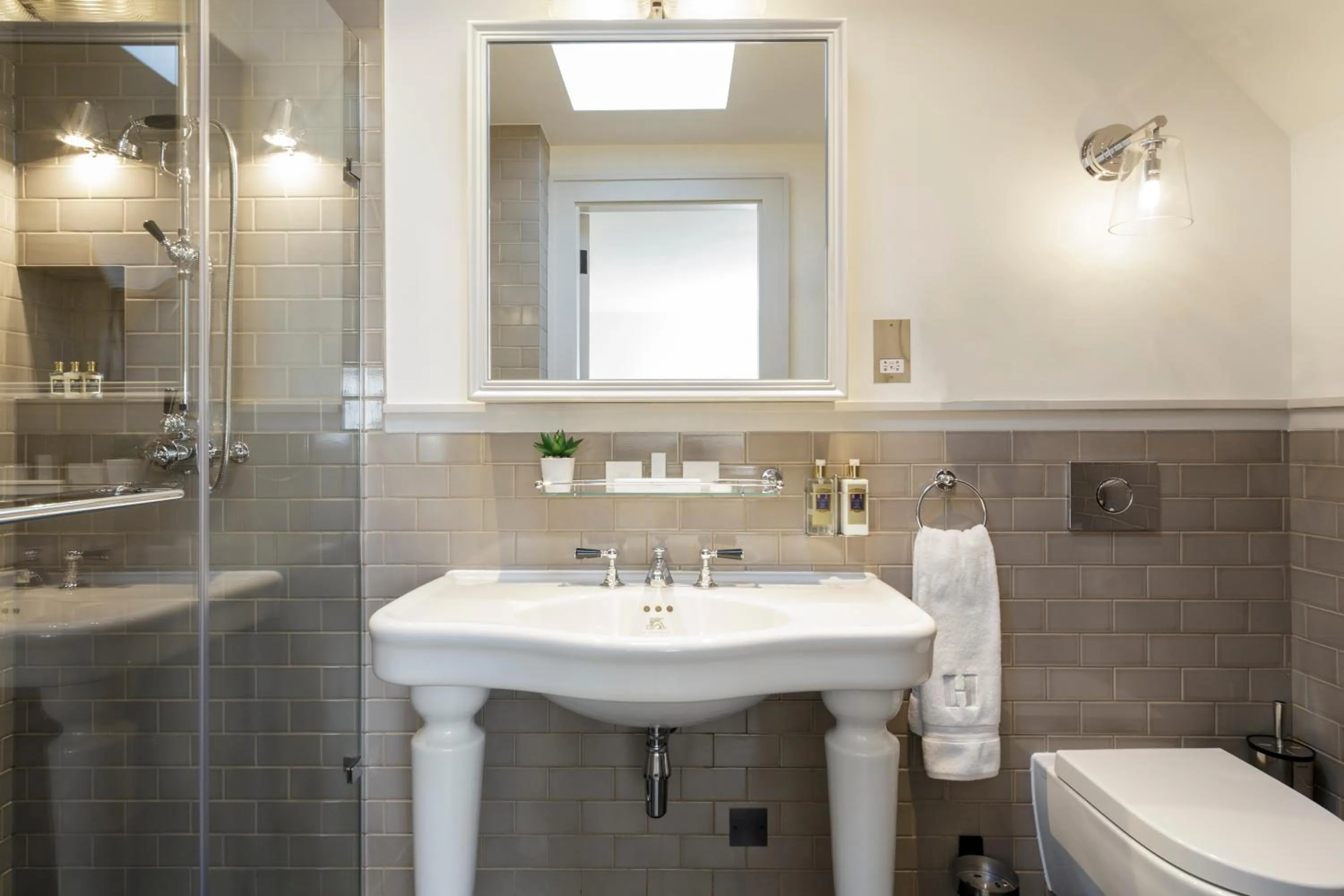 Bathroom in Hurley House Hotel