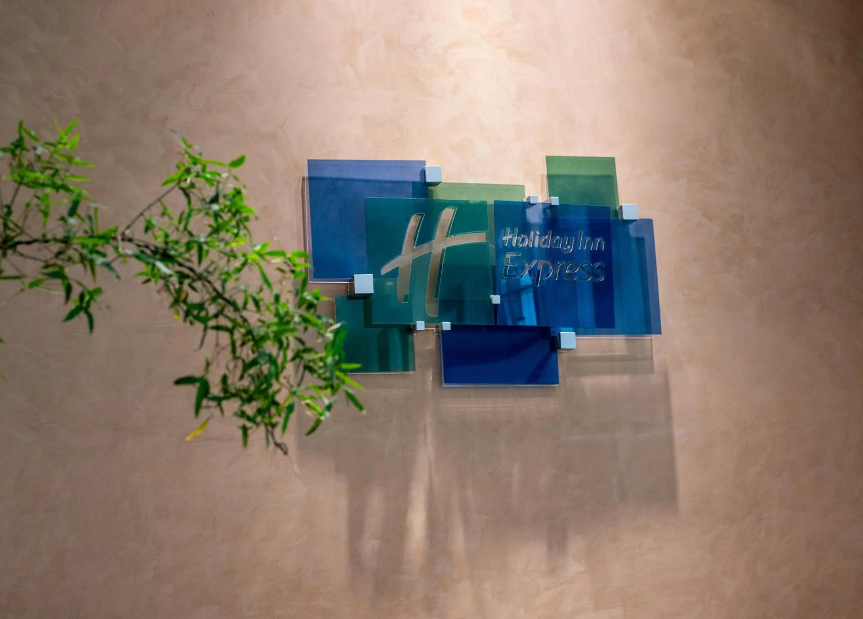 Lobby or reception in Holiday Inn Express Chengdu Wenjiang Hotspring by IHG
