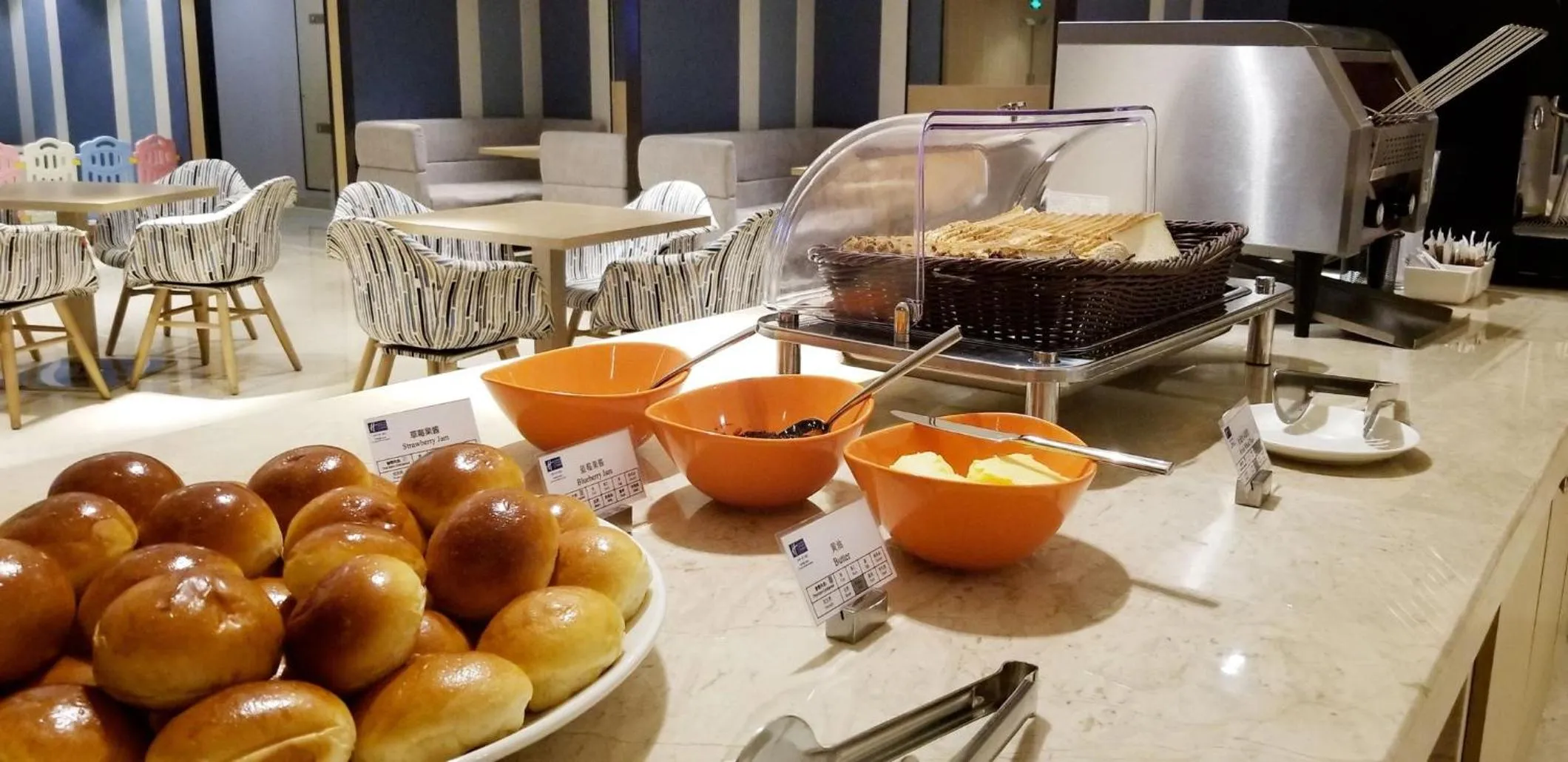 Breakfast in Holiday Inn Express Chengdu Wenjiang Hotspring by IHG