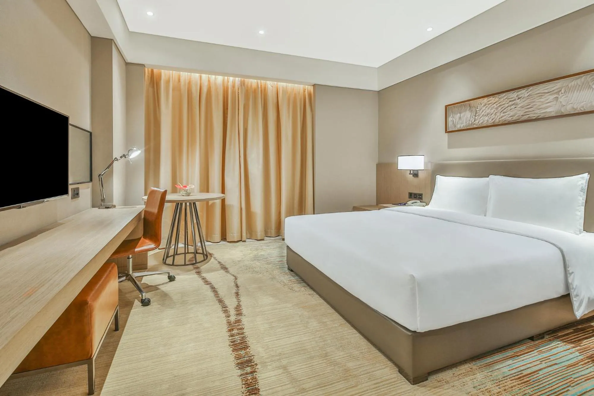 Photo of the whole room, Bed in Holiday Inn Express Chengdu Wenjiang Hotspring by IHG