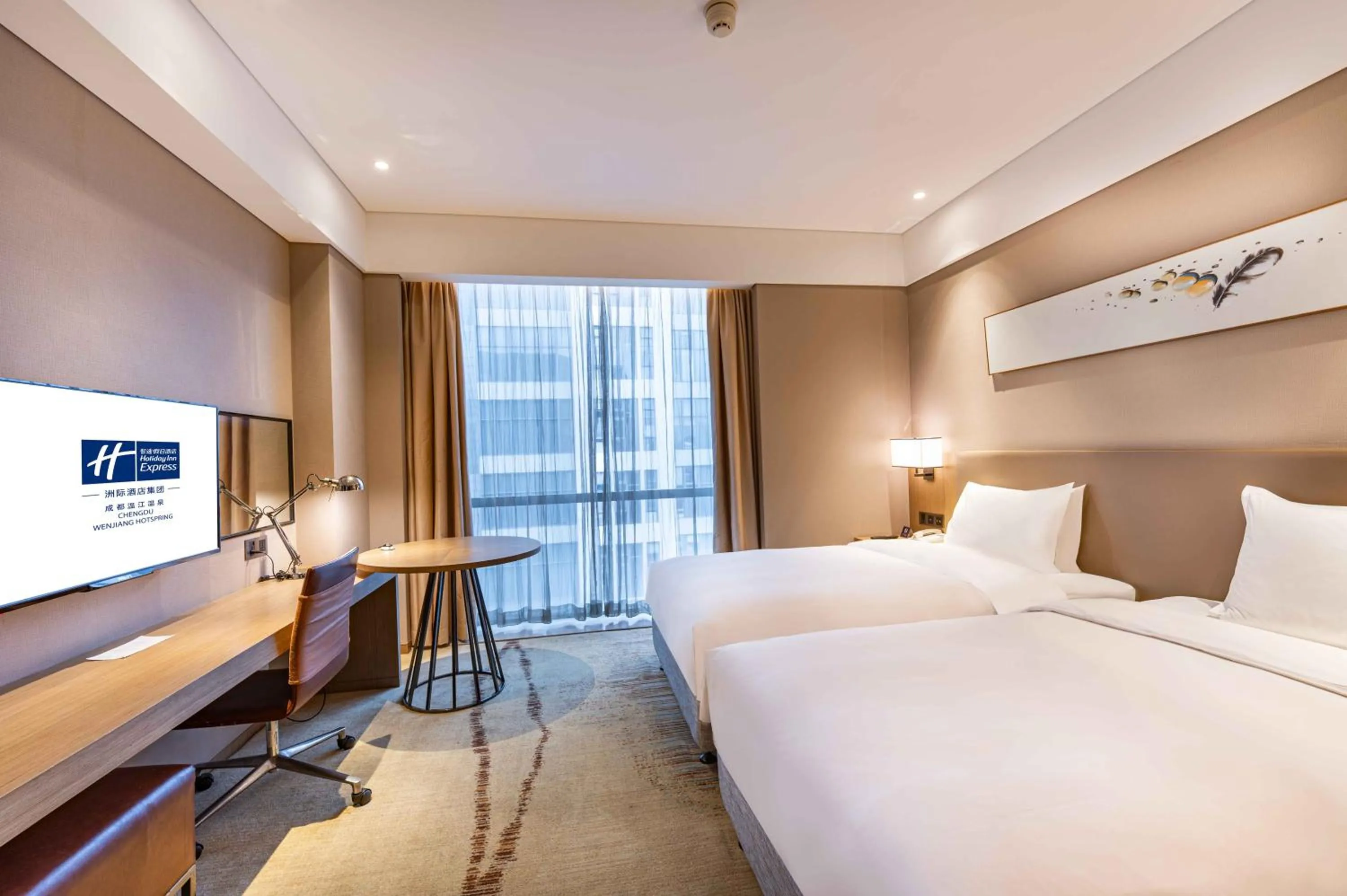 Bed in Holiday Inn Express Chengdu Wenjiang Hotspring by IHG
