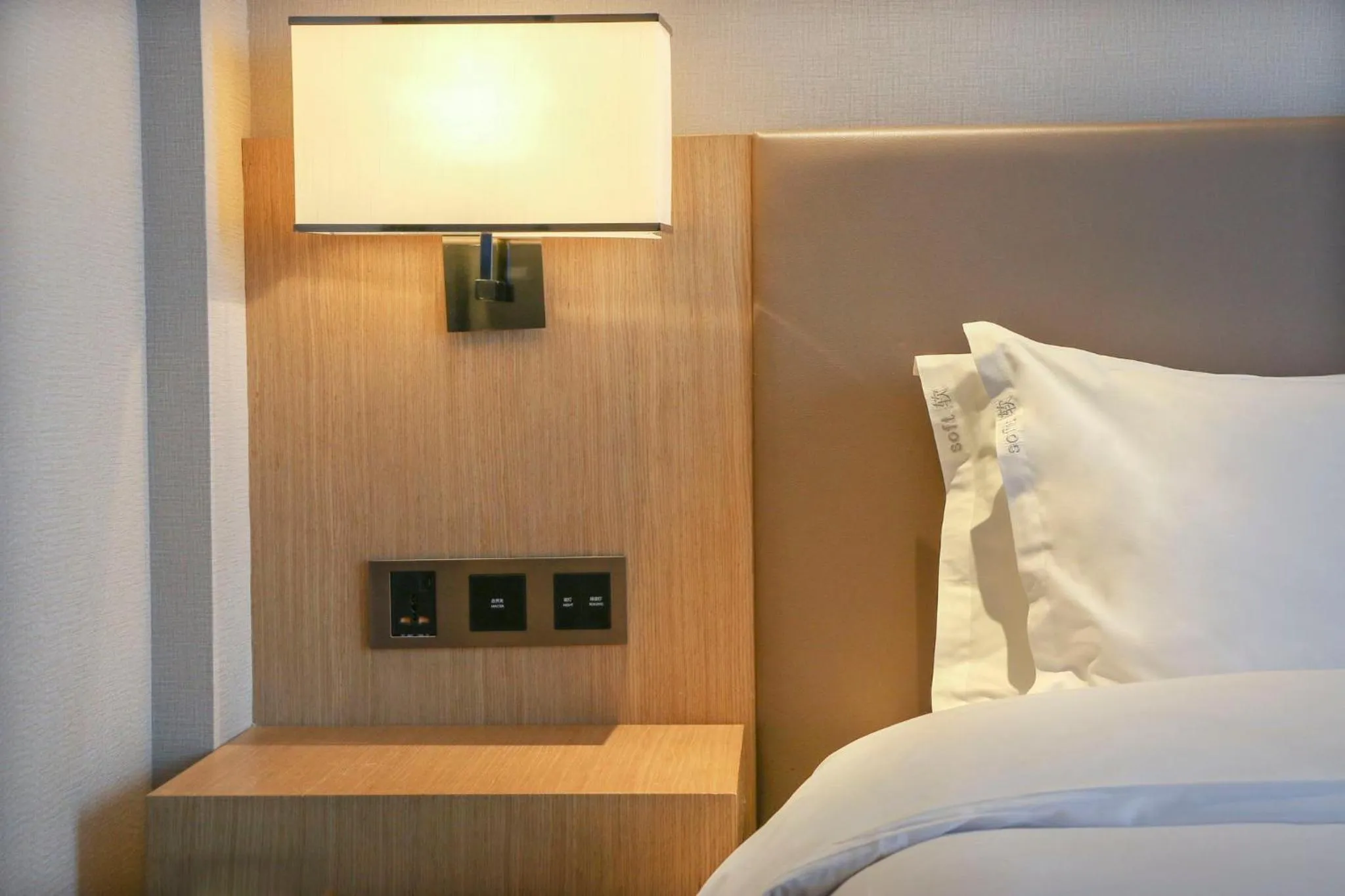 Photo of the whole room, Bed in Holiday Inn Express Chengdu Wenjiang Hotspring by IHG