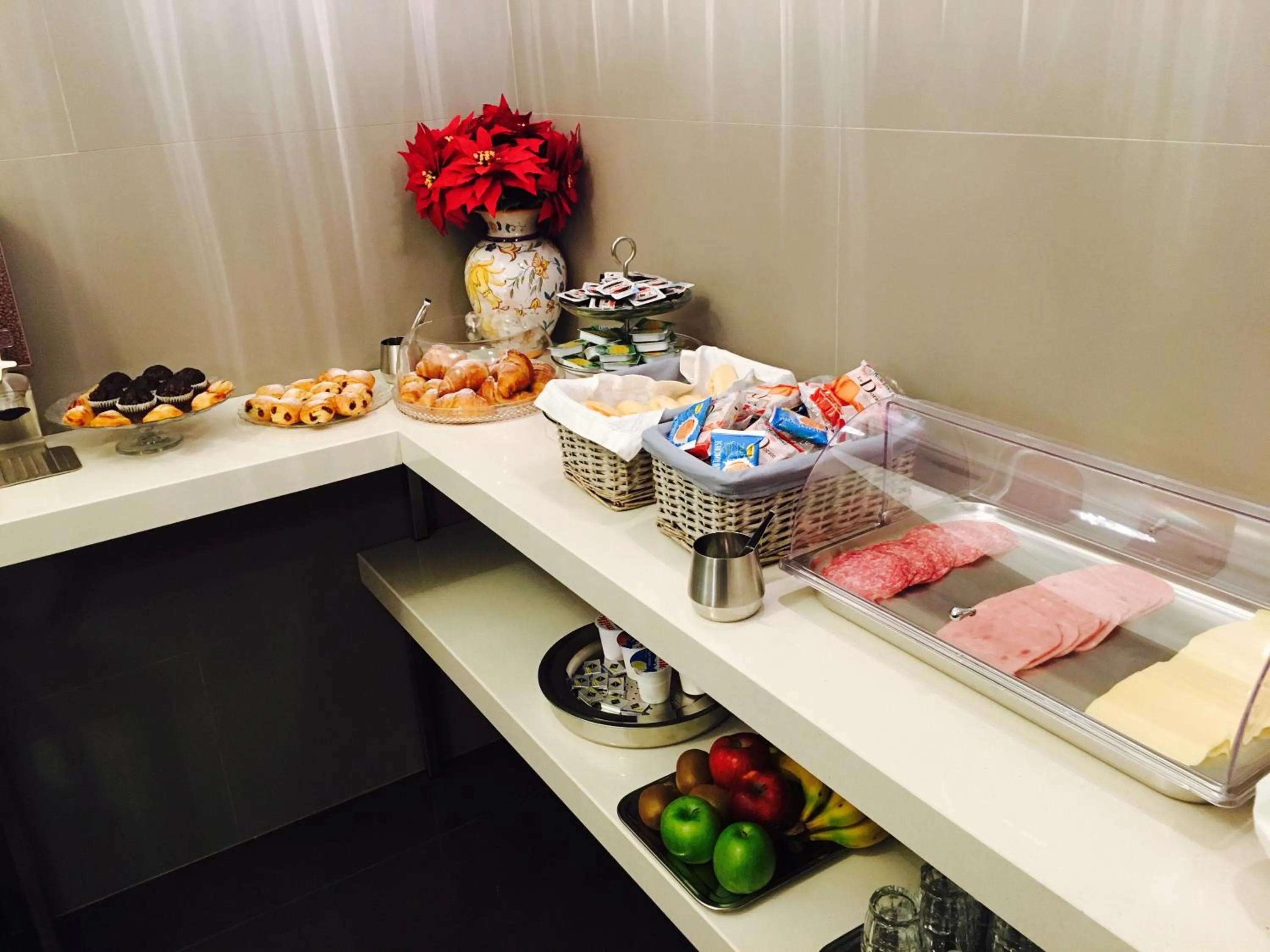 Buffet breakfast in Villa San Martino