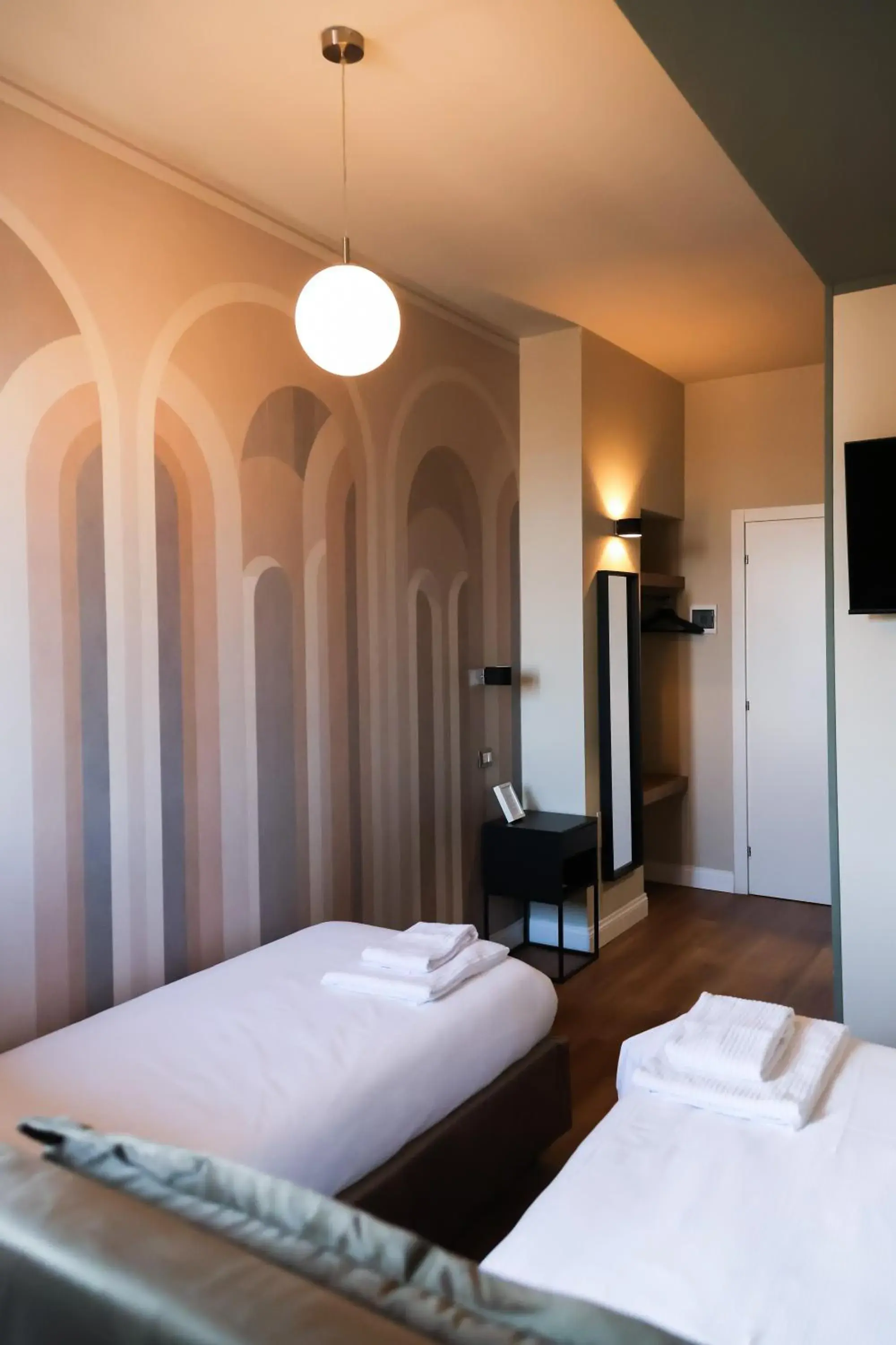 Twin Room in Corso Italia Rooms Twin Room in Corso Italia Rooms