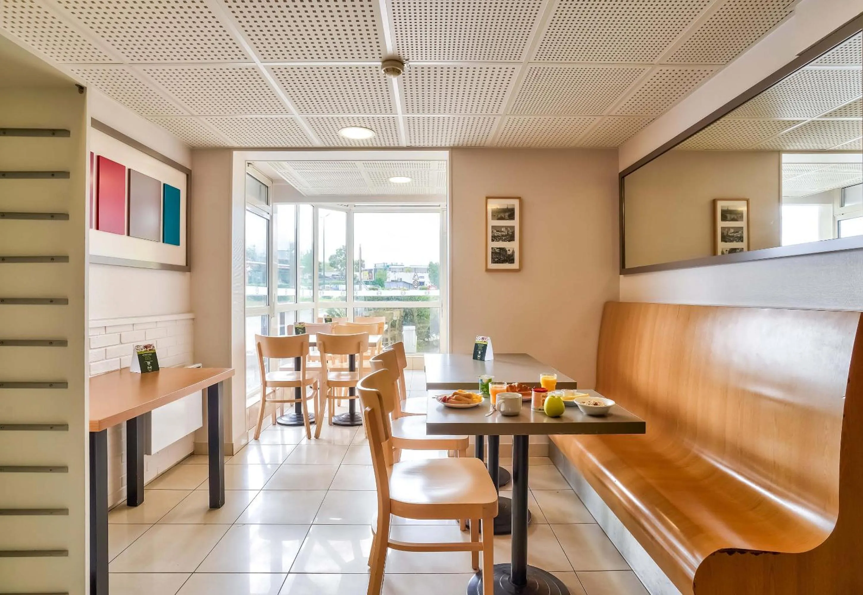 Restaurant/places to eat in B&B HOTEL Herblay