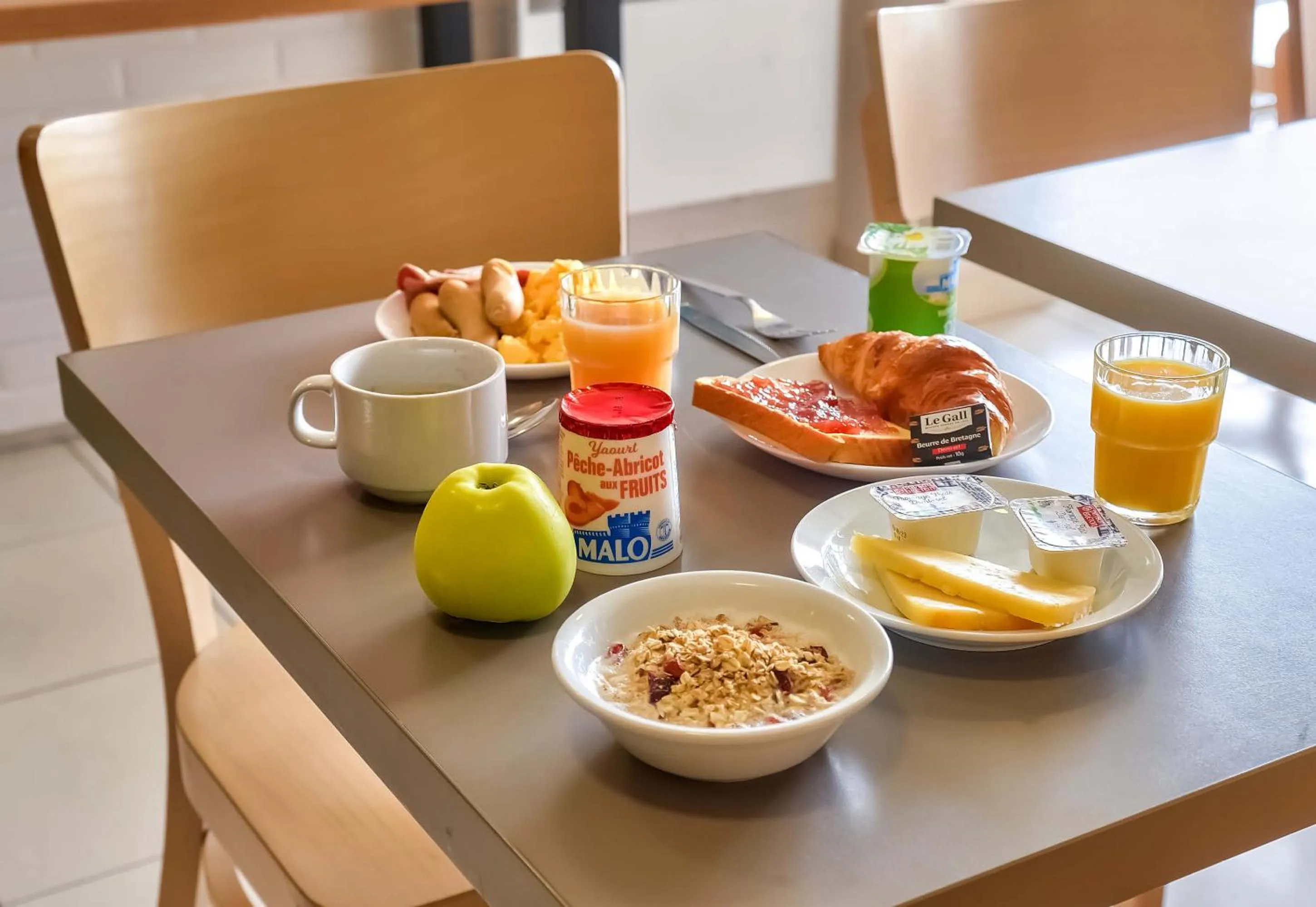 Breakfast in B&B HOTEL Herblay