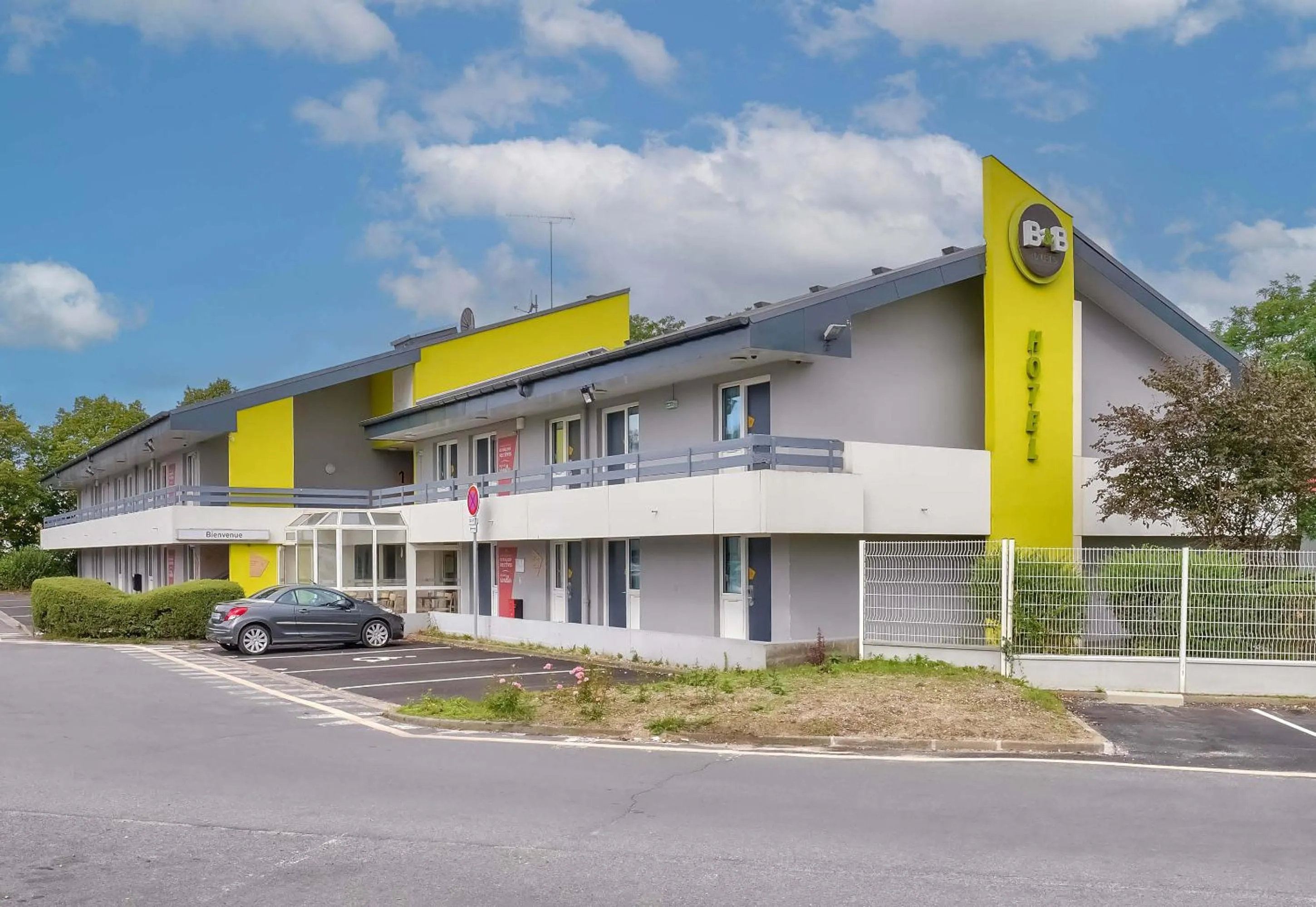 Property building in B&B HOTEL Herblay