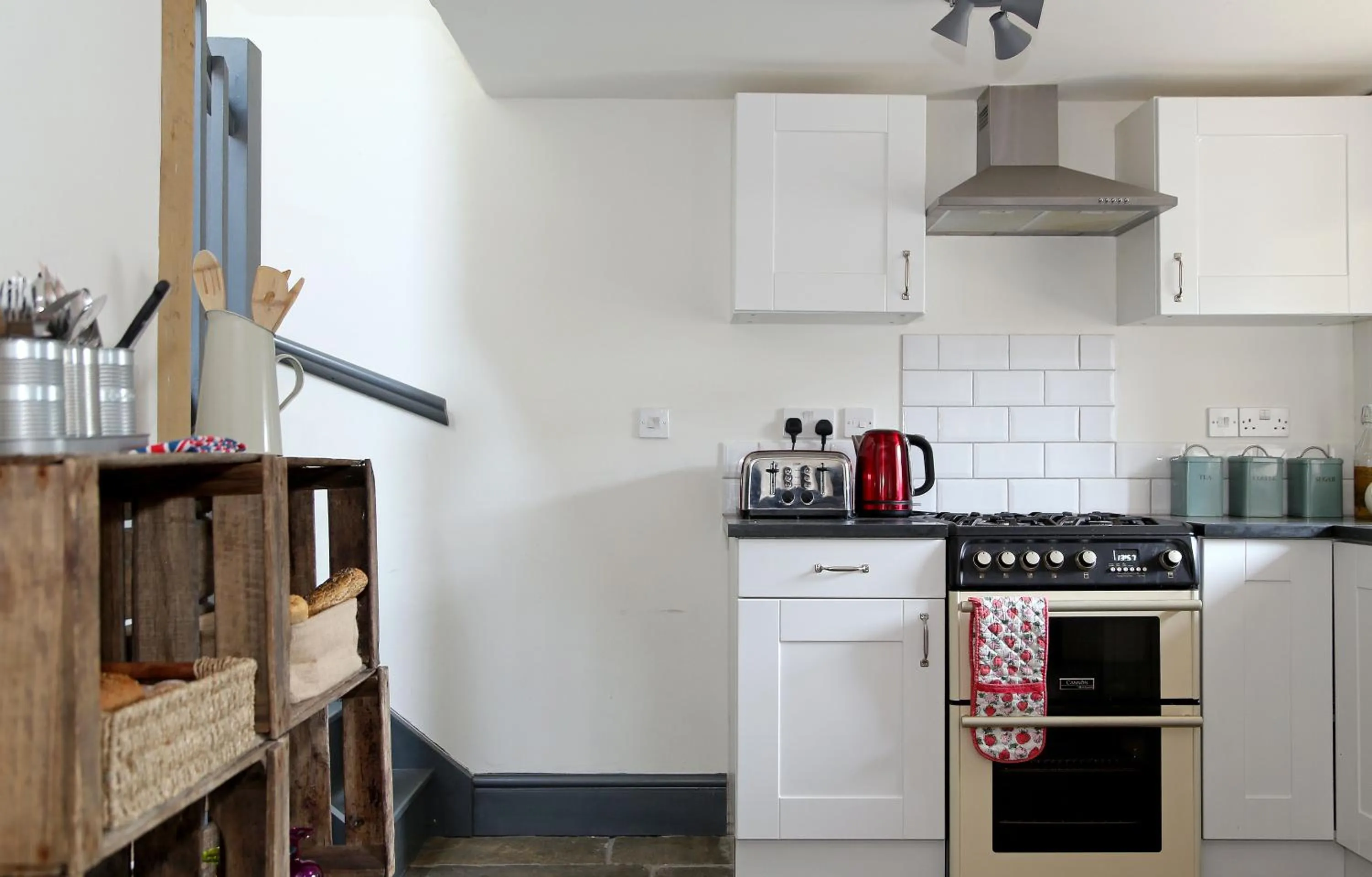 Kitchen or kitchenette in Llan-Y-Coed Farm Stay