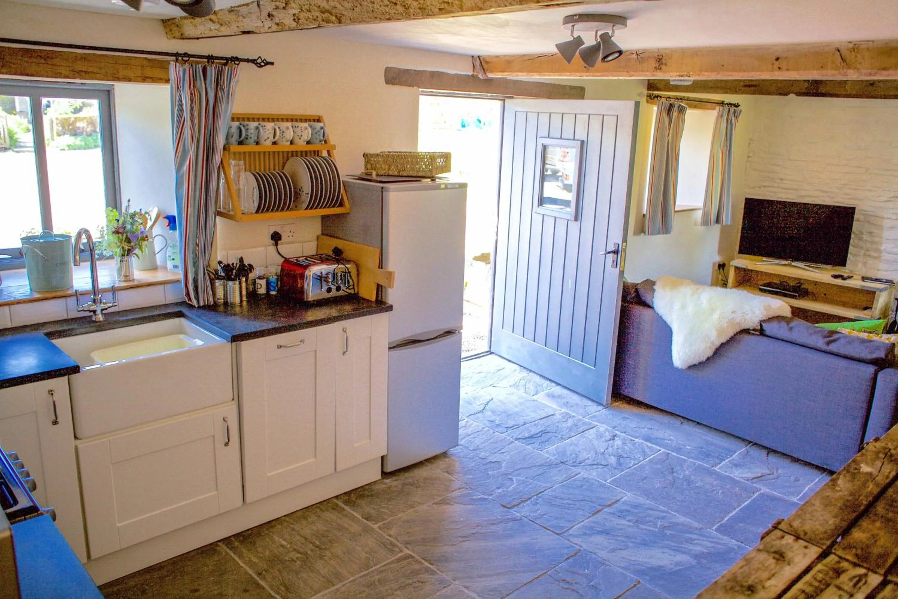 Kitchen or kitchenette in Llan-Y-Coed Farm Stay