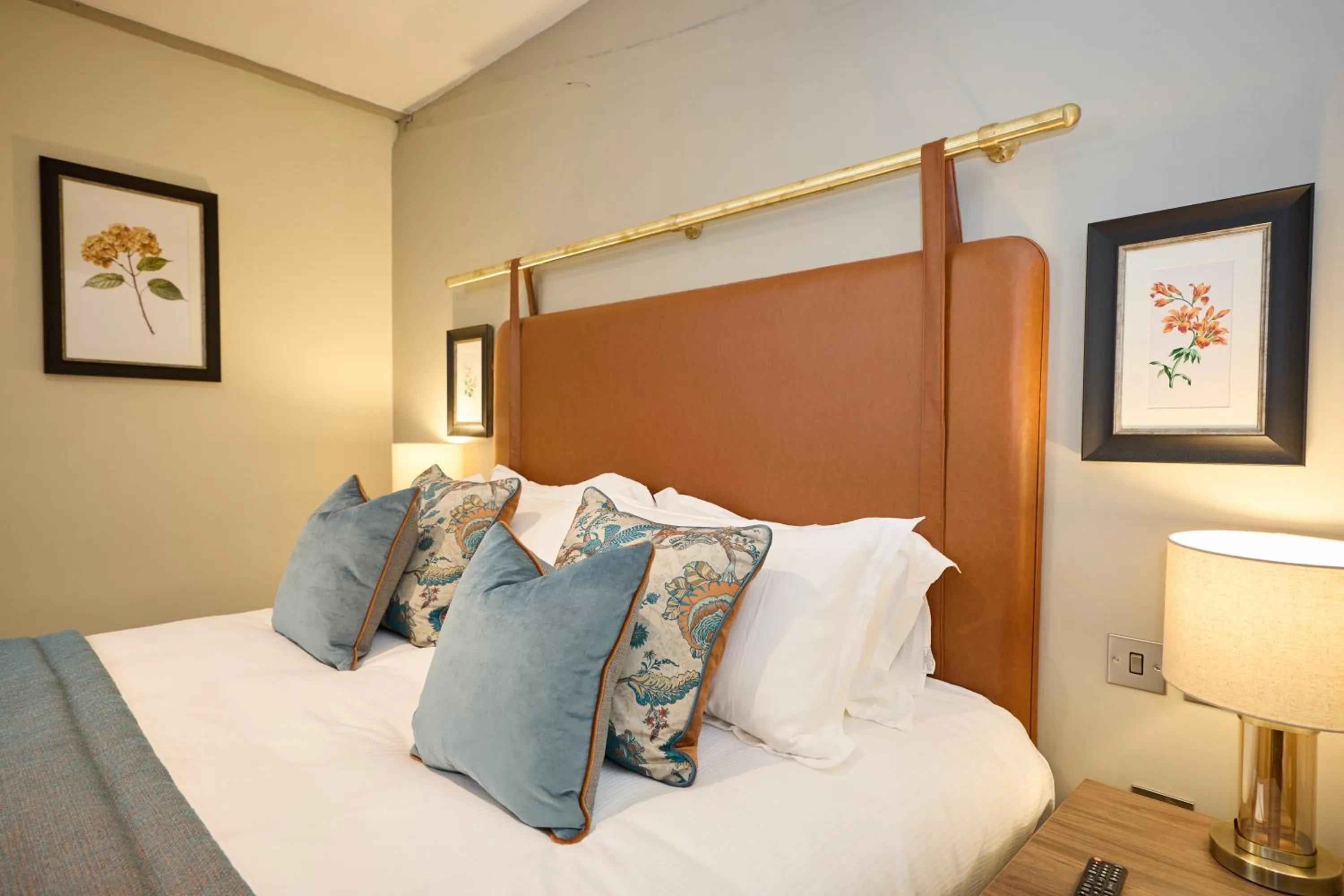 Bed in The White Hart