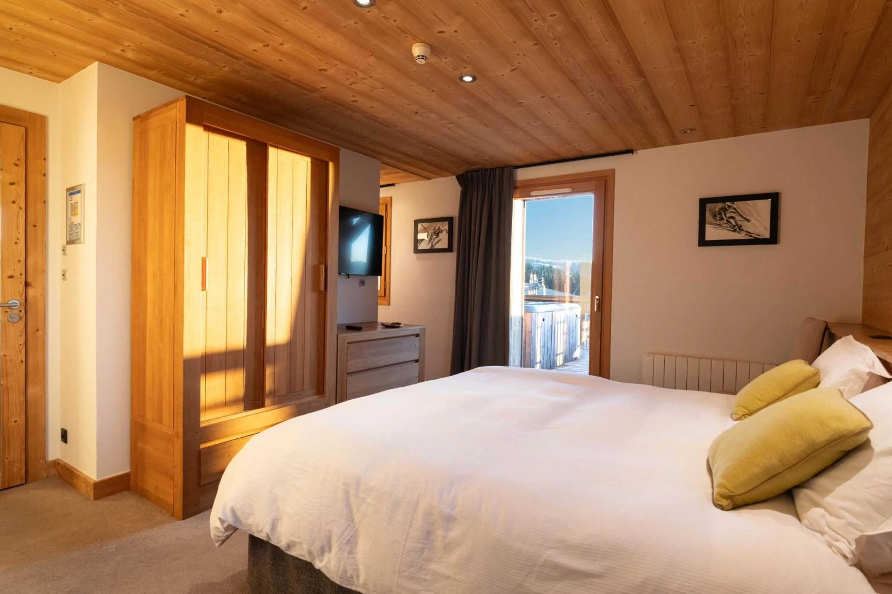 Hot Tub, Bed in Le Flocon d'Argent