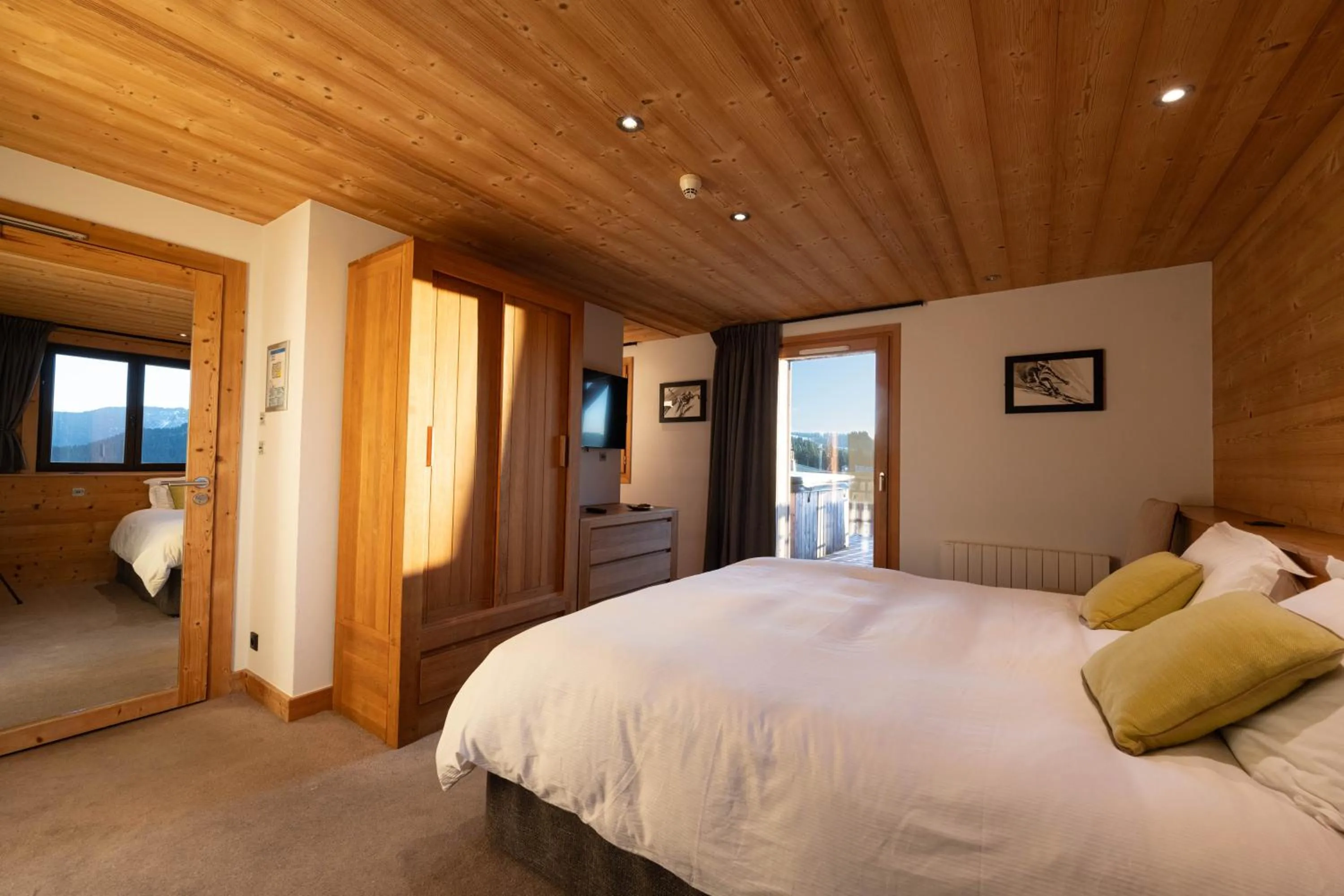 Hot Tub, Bed in Le Flocon d'Argent