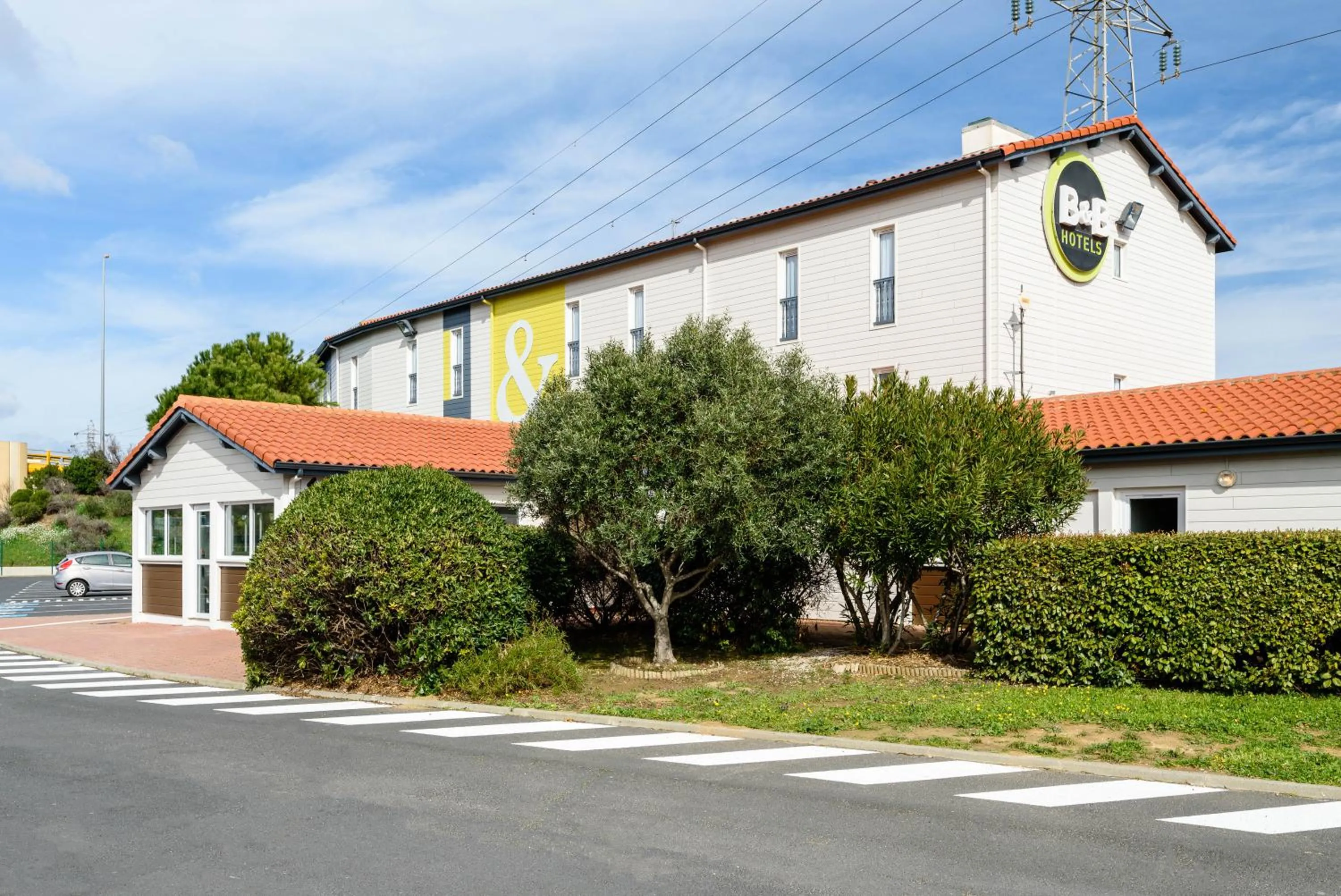 Facade/entrance in B&B HOTEL Narbonne 1