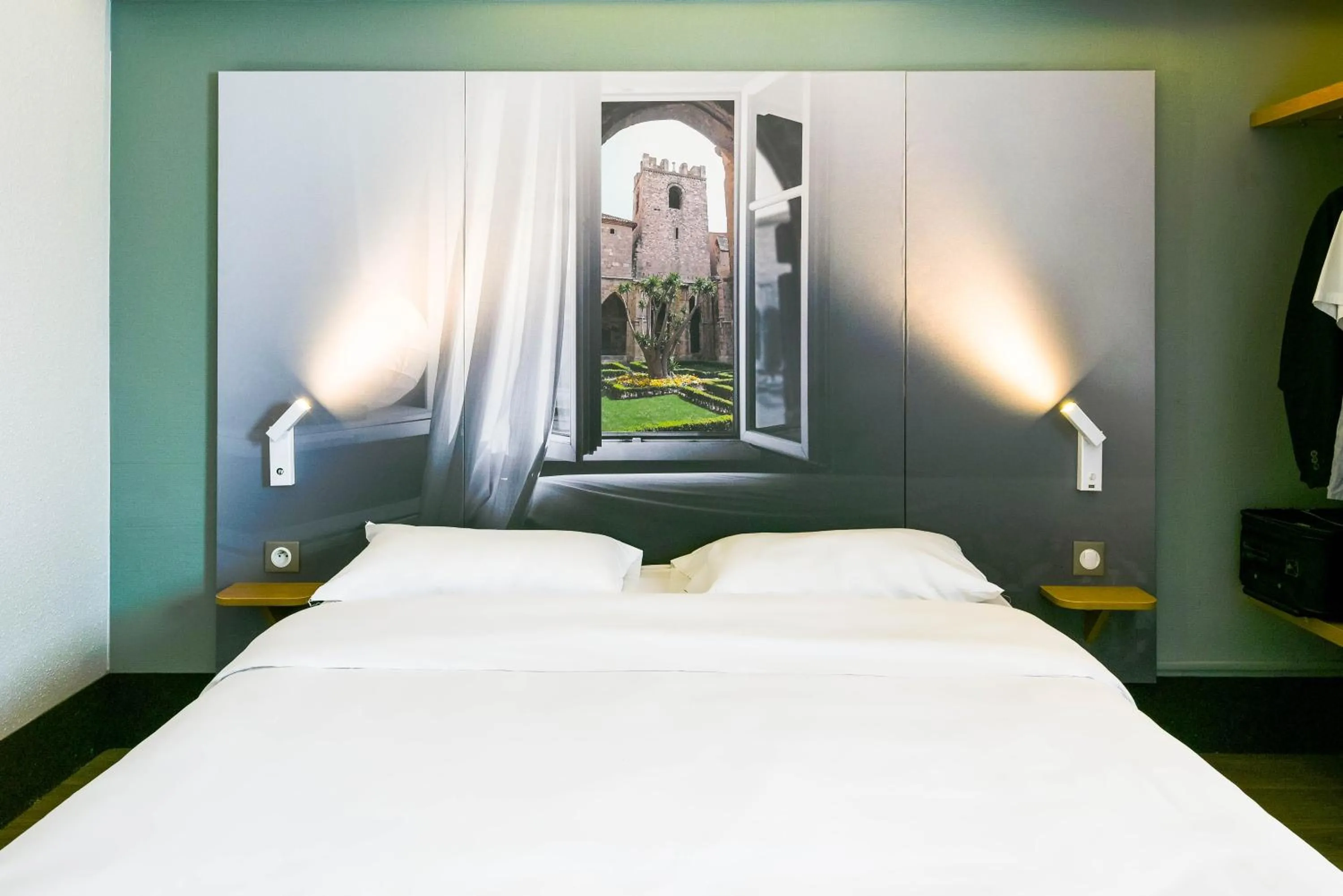 Bedroom, Bed in B&B HOTEL Narbonne 1