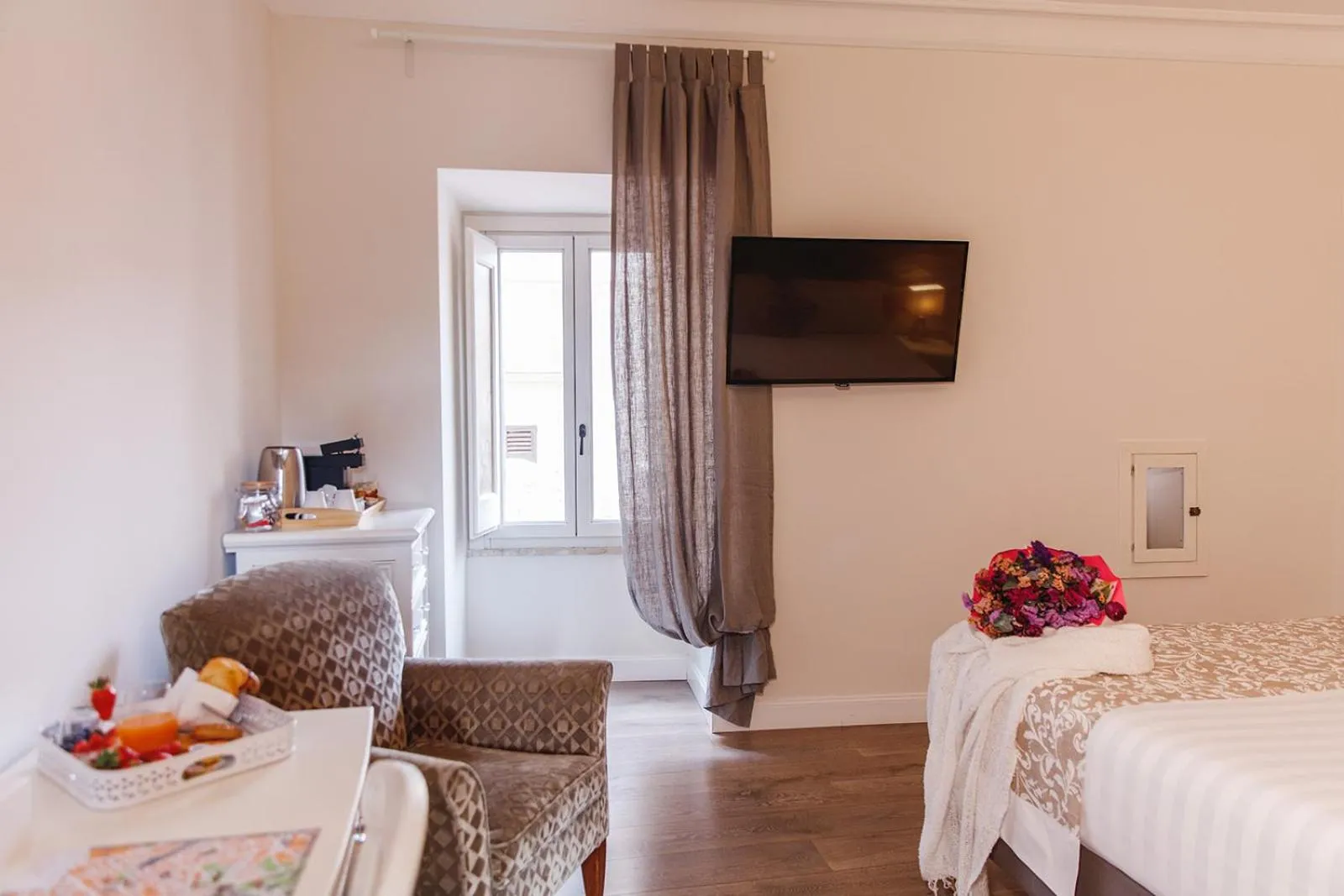 Bed in My Spanishsteps