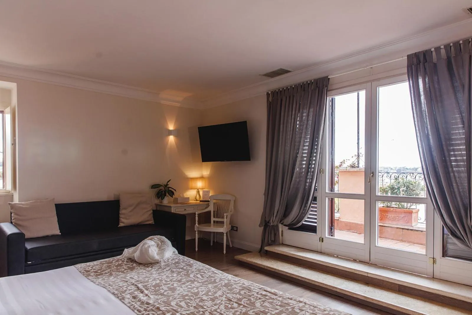 Bed in My Spanishsteps