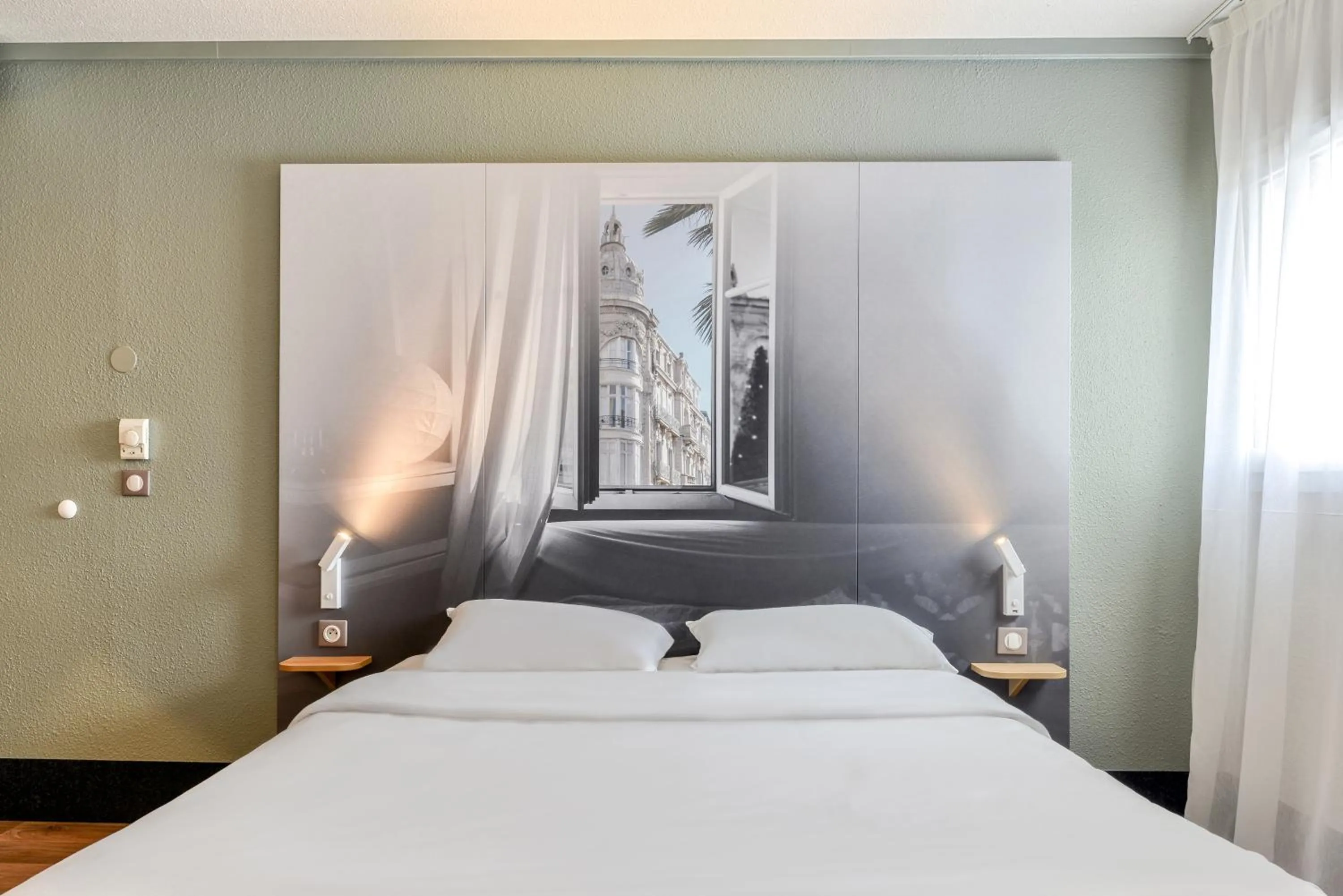 Bedroom, Bed in B&B HOTEL Narbonne 2