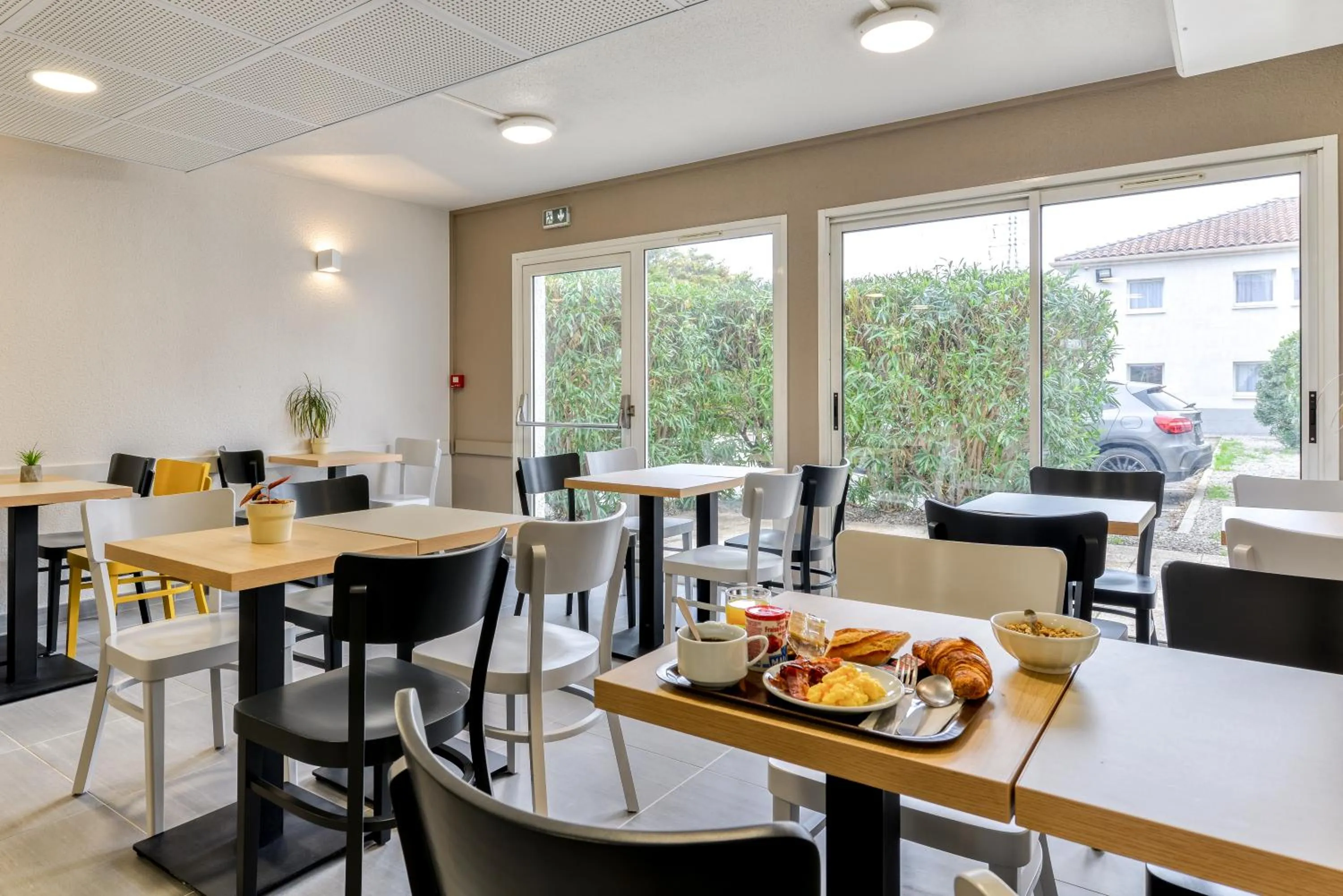 Buffet breakfast in B&B HOTEL Narbonne 2