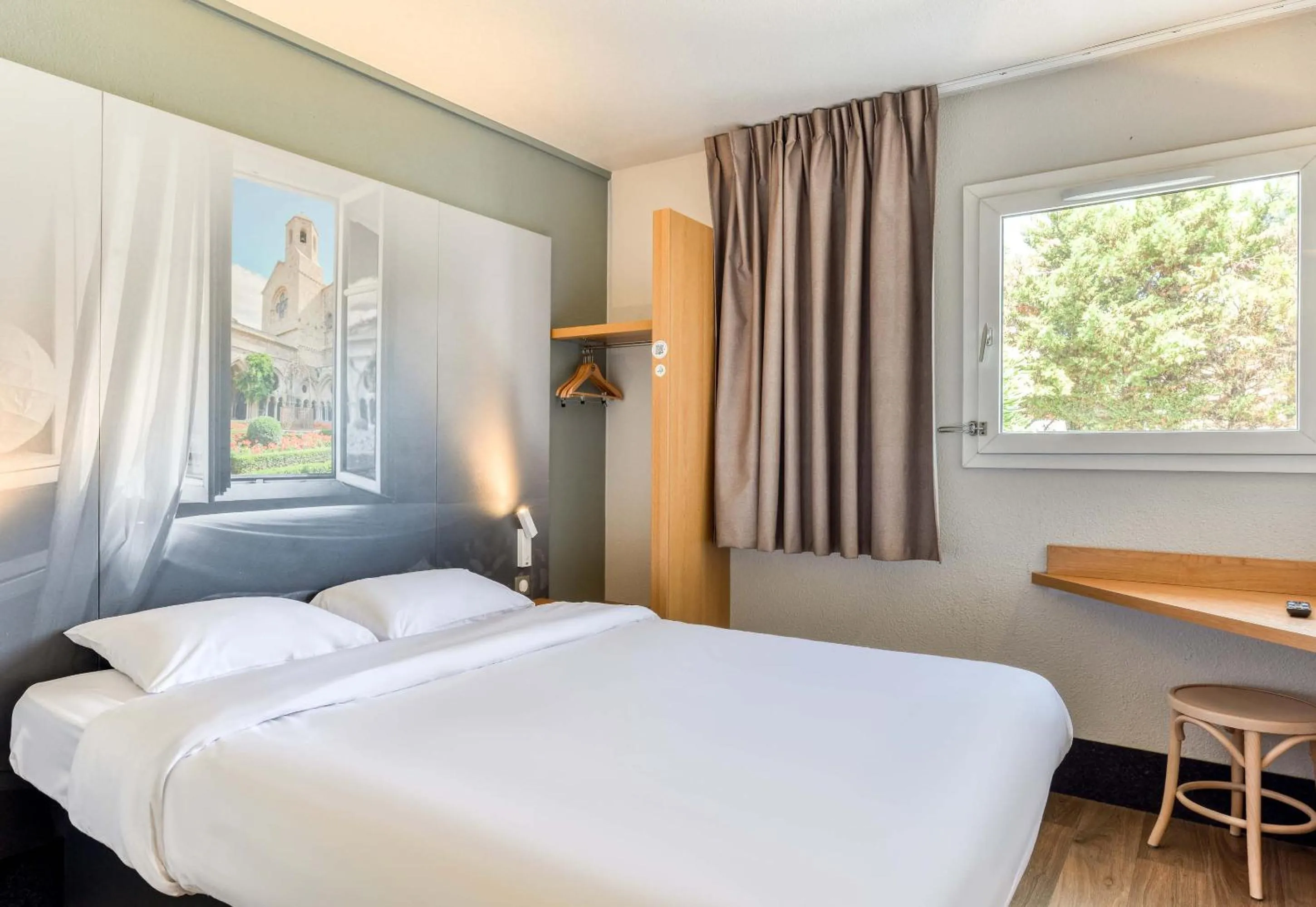 Bedroom, Bed in B&B HOTEL Narbonne 2