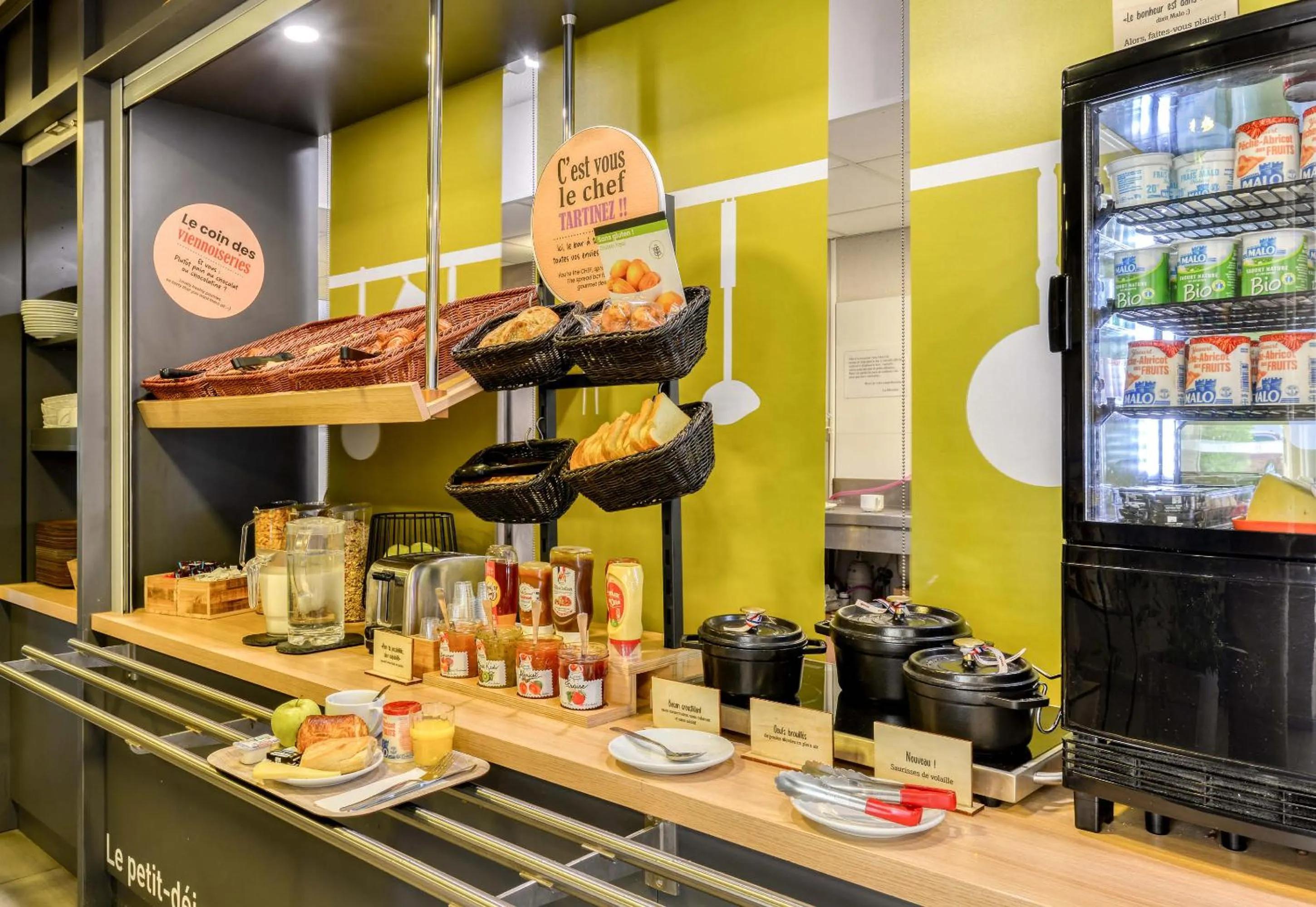 Buffet breakfast in B&B HOTEL Narbonne 2