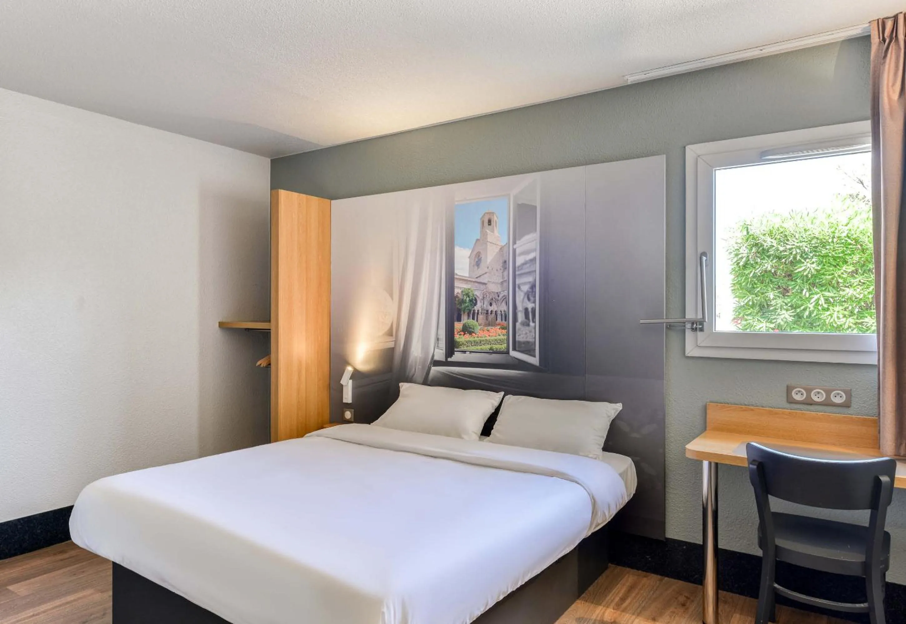 Bedroom, Bed in B&B HOTEL Narbonne 2