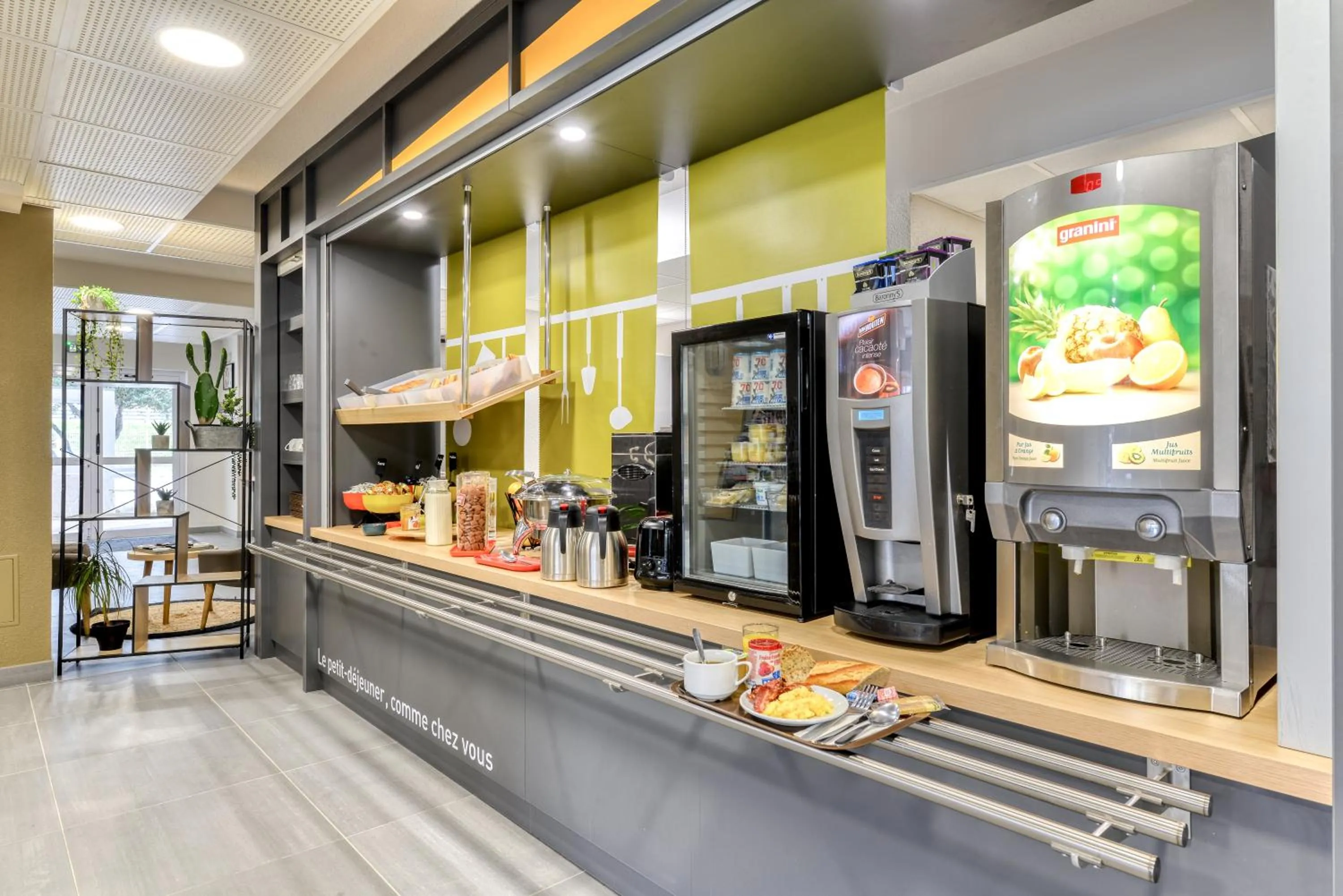 Buffet breakfast in B&B HOTEL Narbonne 2