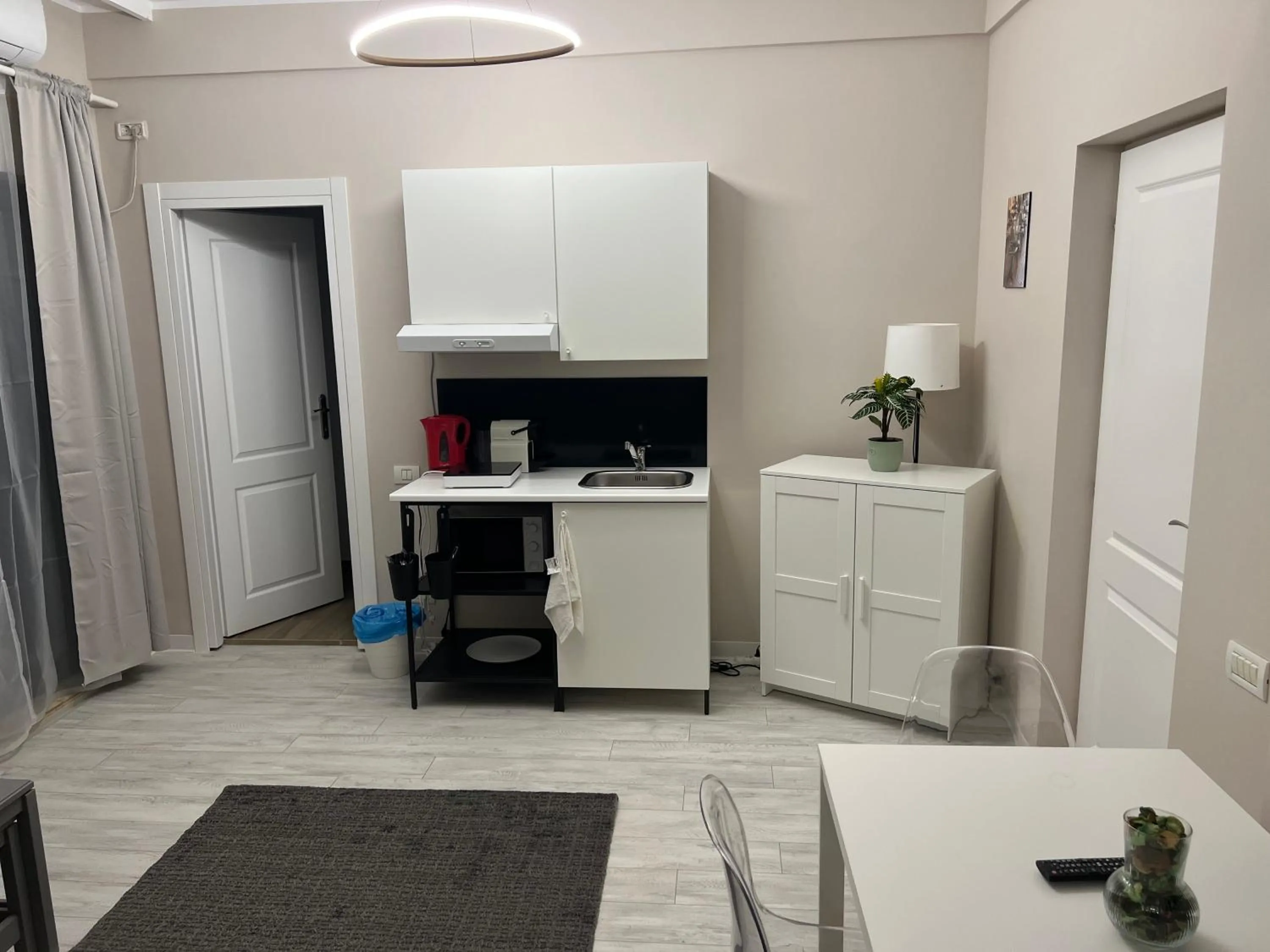 Kitchen or kitchenette in AZZA Residence