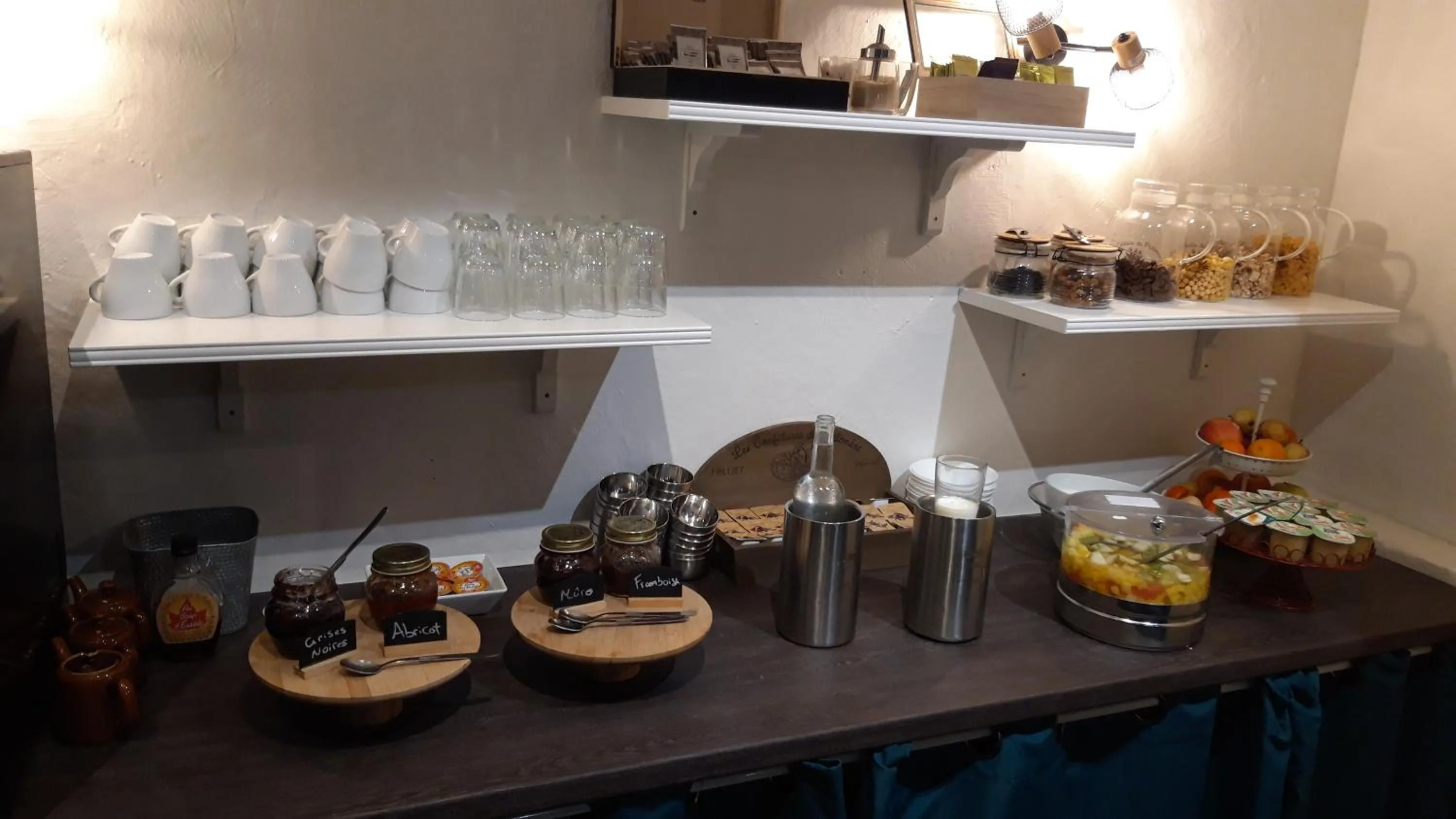 Breakfast in Logis hotel Noemys Gradignan