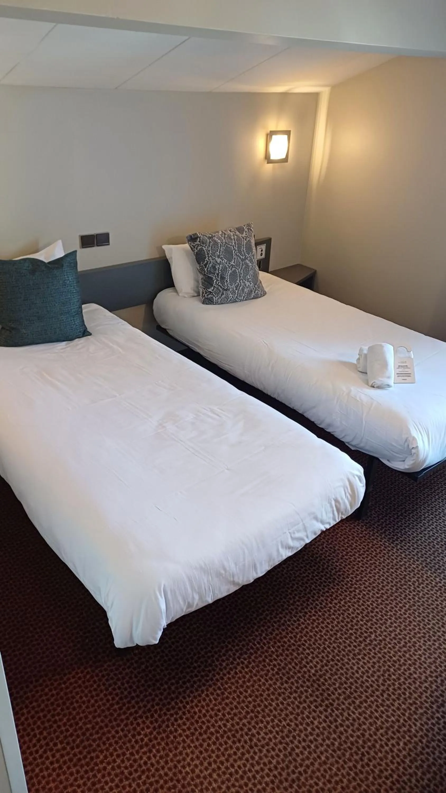 Bedroom, Bed in Logis hotel Noemys Gradignan