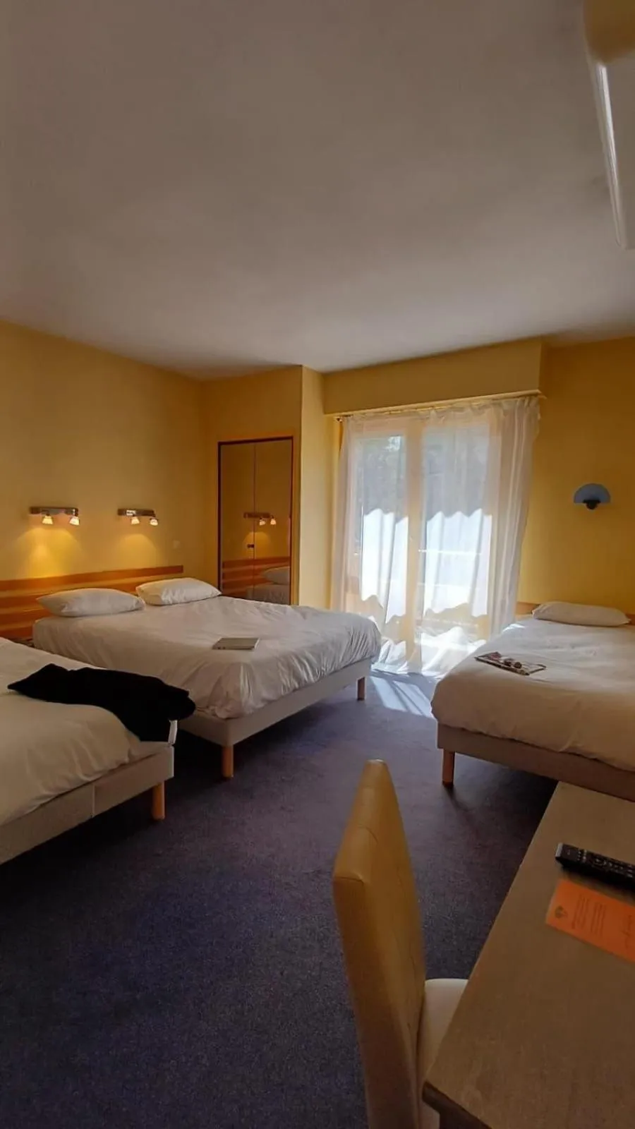 Photo of the whole room, Bed in Logis hotel Noemys Gradignan