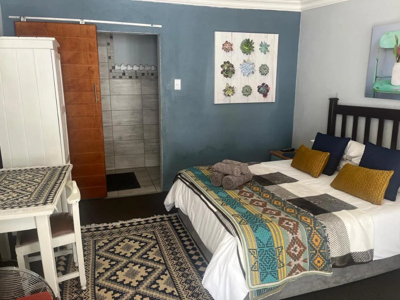 Bedroom, Bed in Aan de Bergen