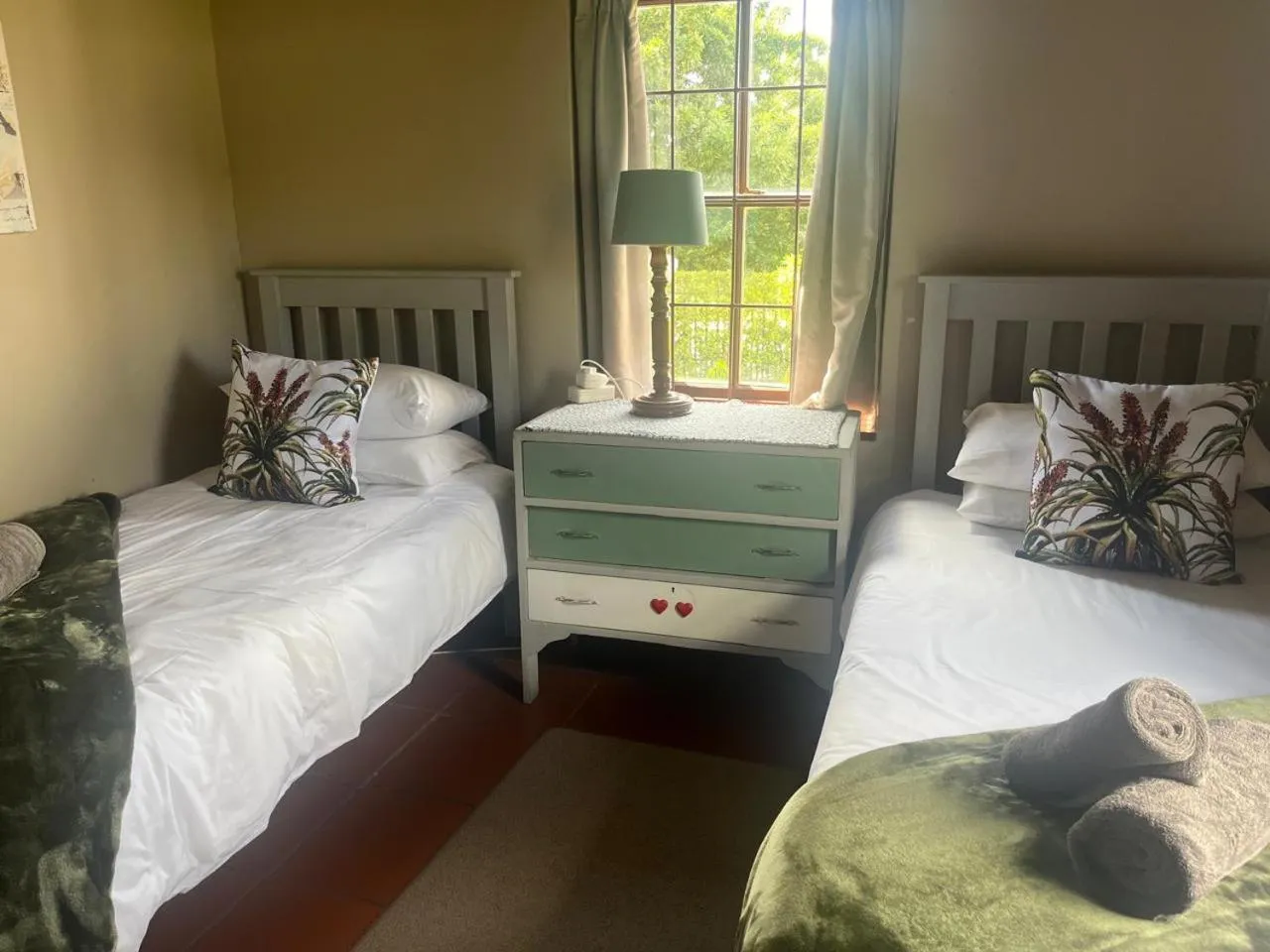 Bedroom, Bed in Aan de Bergen