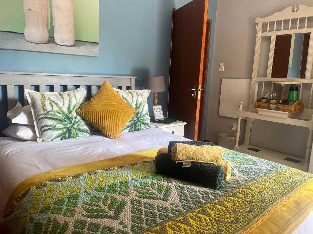 Bedroom, Bed in Aan de Bergen