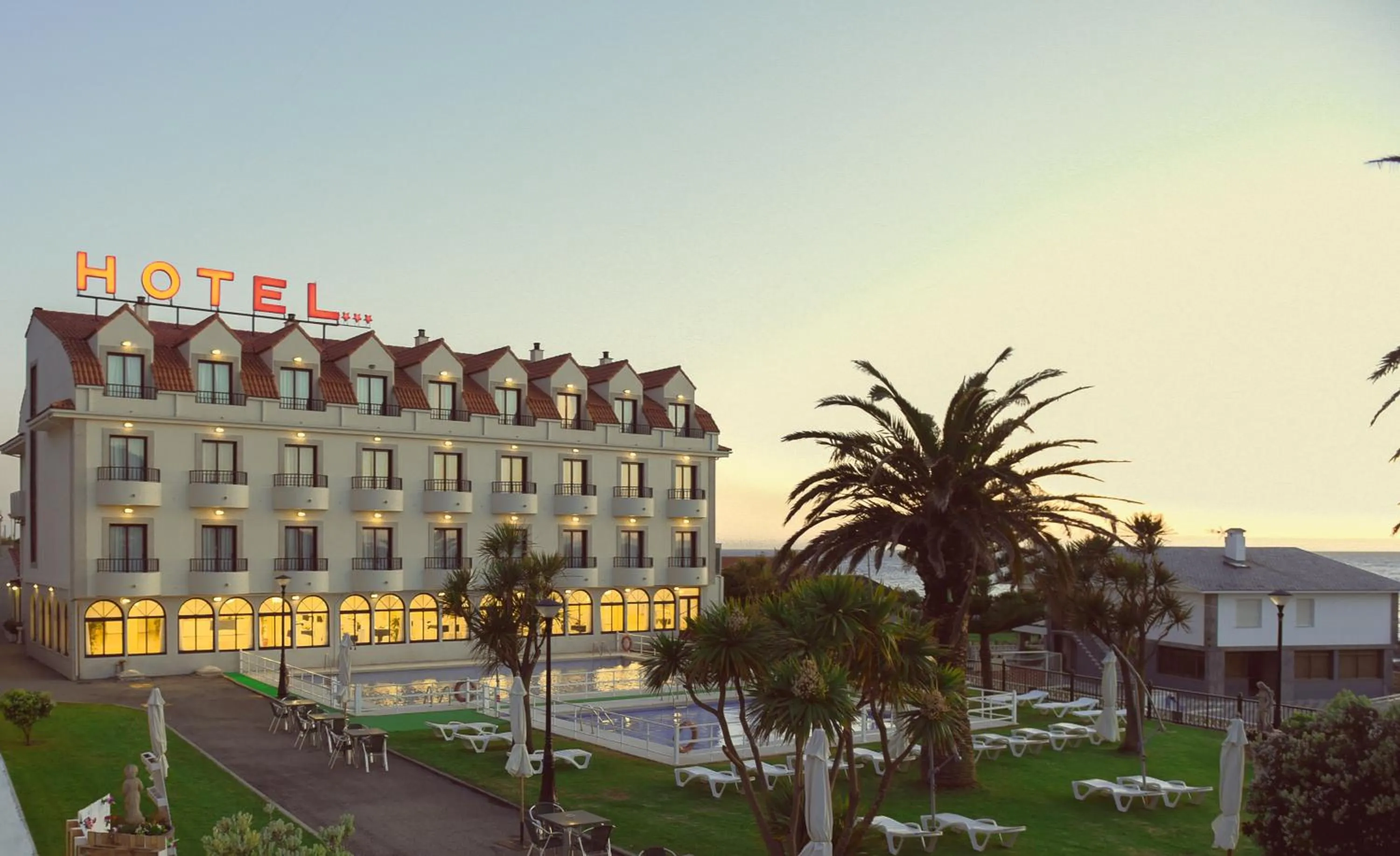 Property building in Hotel Restaurante Glasgow