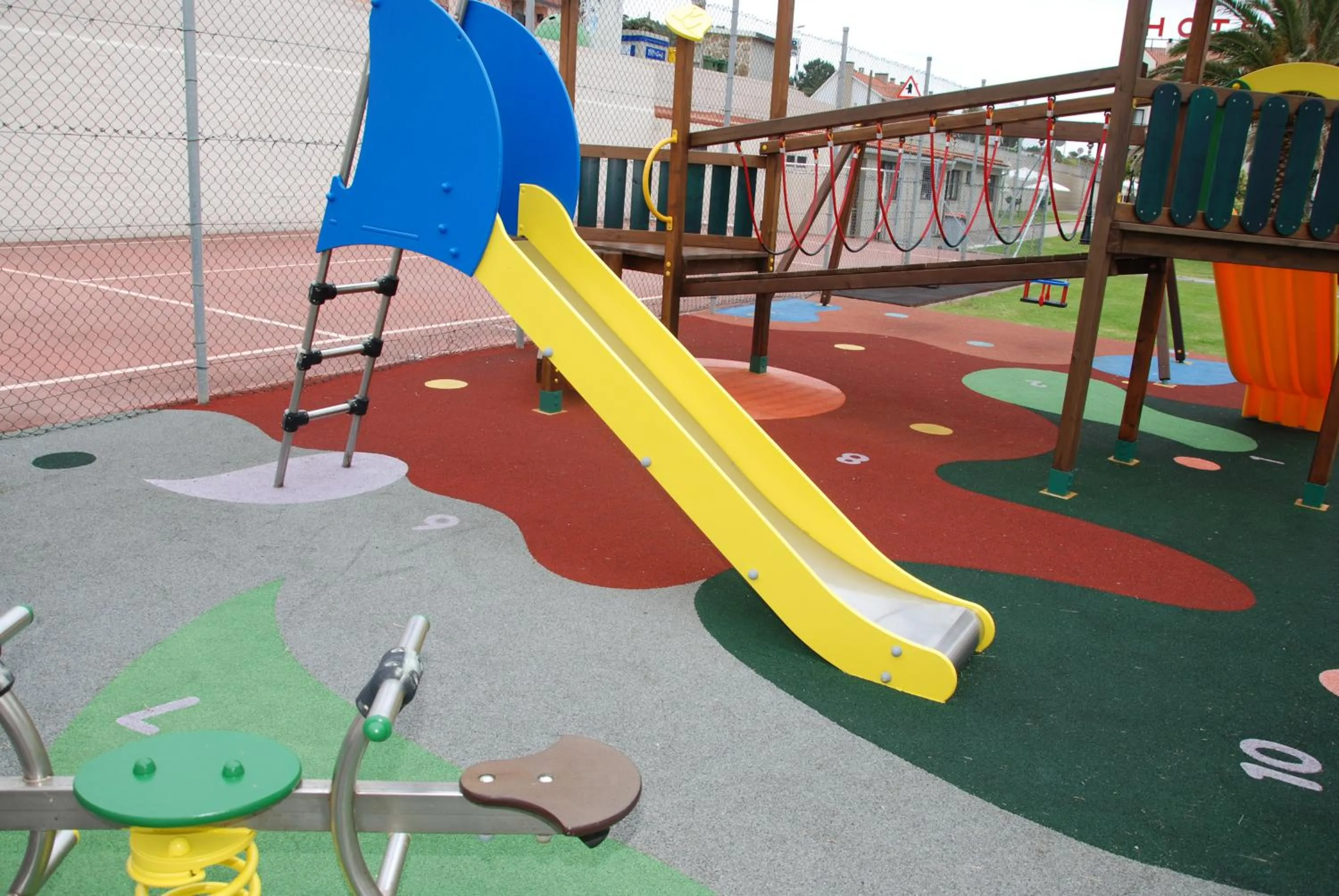Children play ground in Hotel Restaurante Glasgow