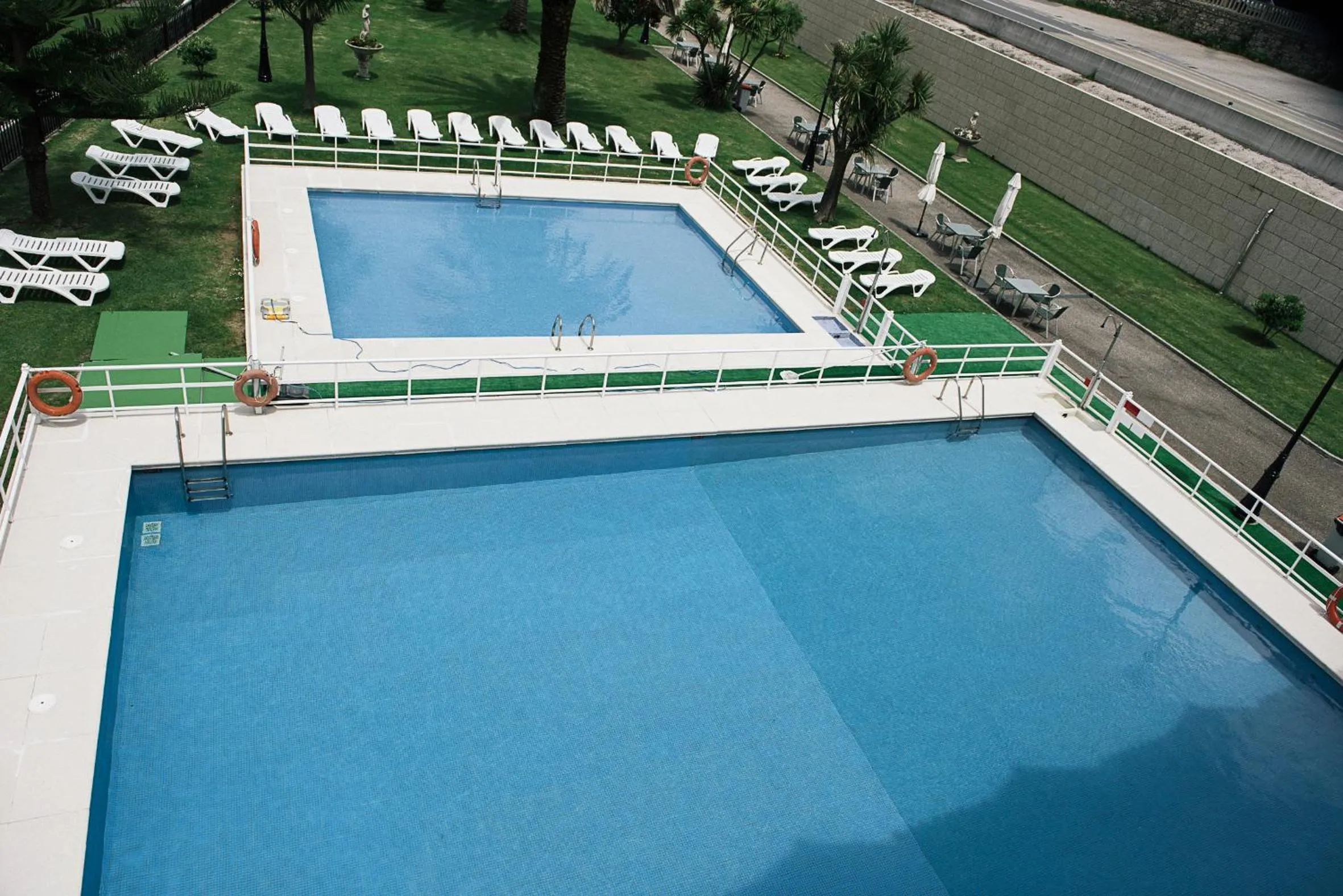 Swimming pool in Hotel Restaurante Glasgow
