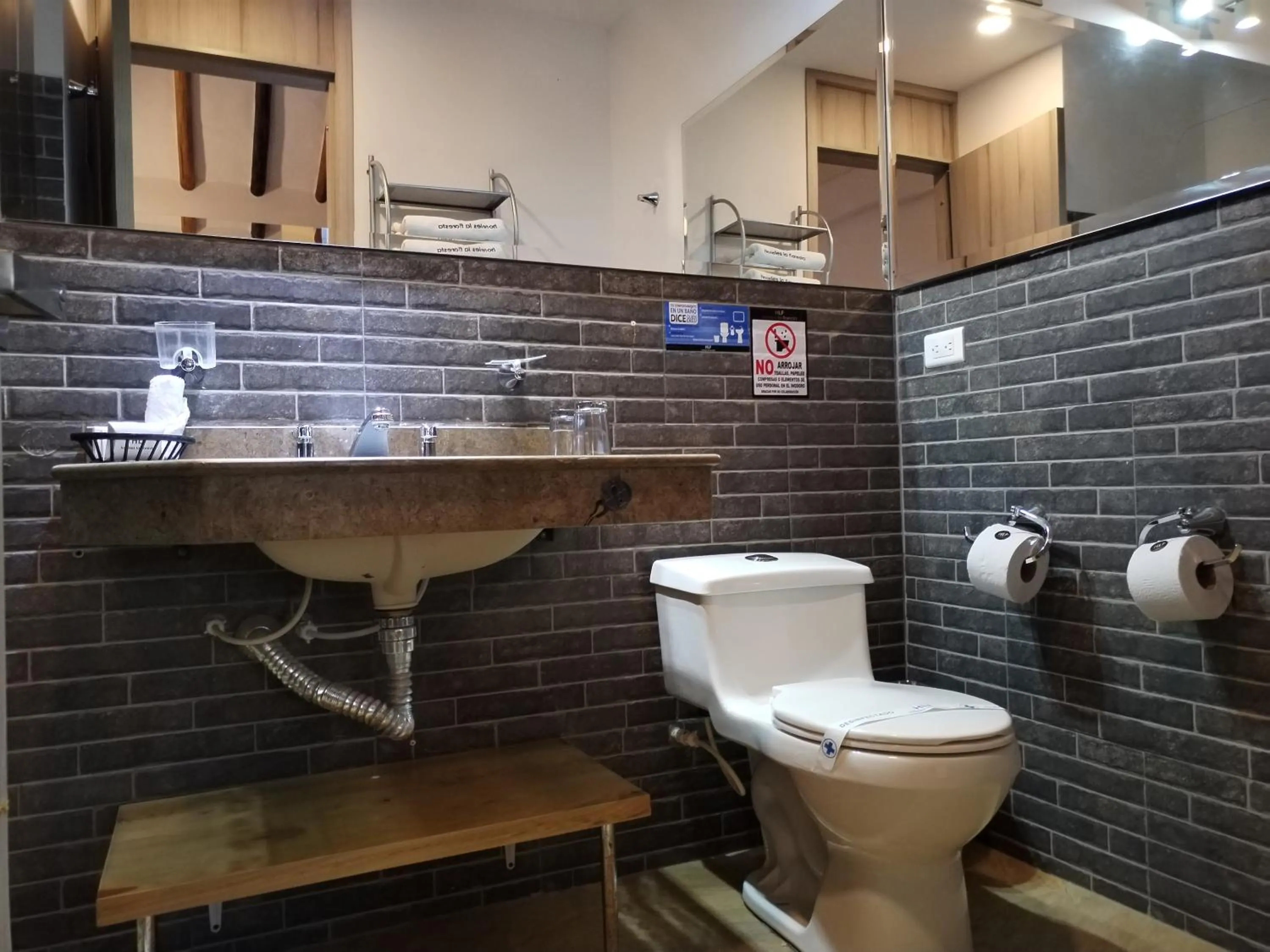 Shower in Hotel Capitan Ricaurte