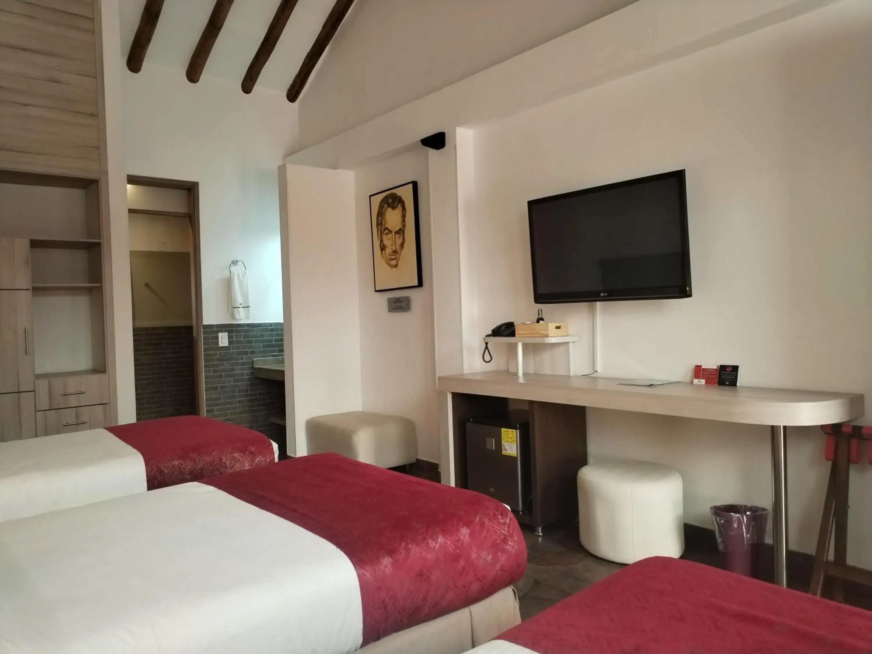 Superior Triple Room in Hotel Capitan Ricaurte Superior Triple Room in Hotel Capitan Ricaurte