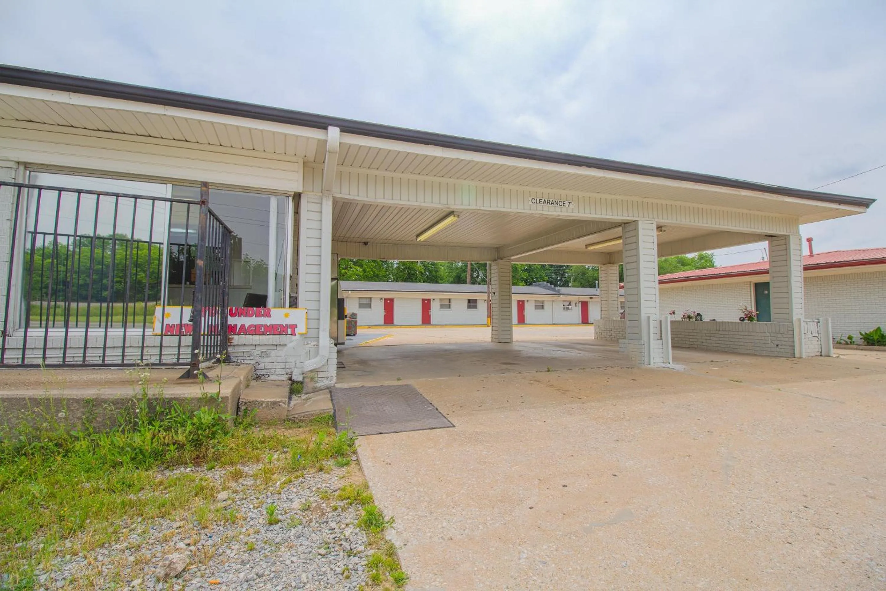 Facade/entrance in OYO Hotel McAlester OK S Main St