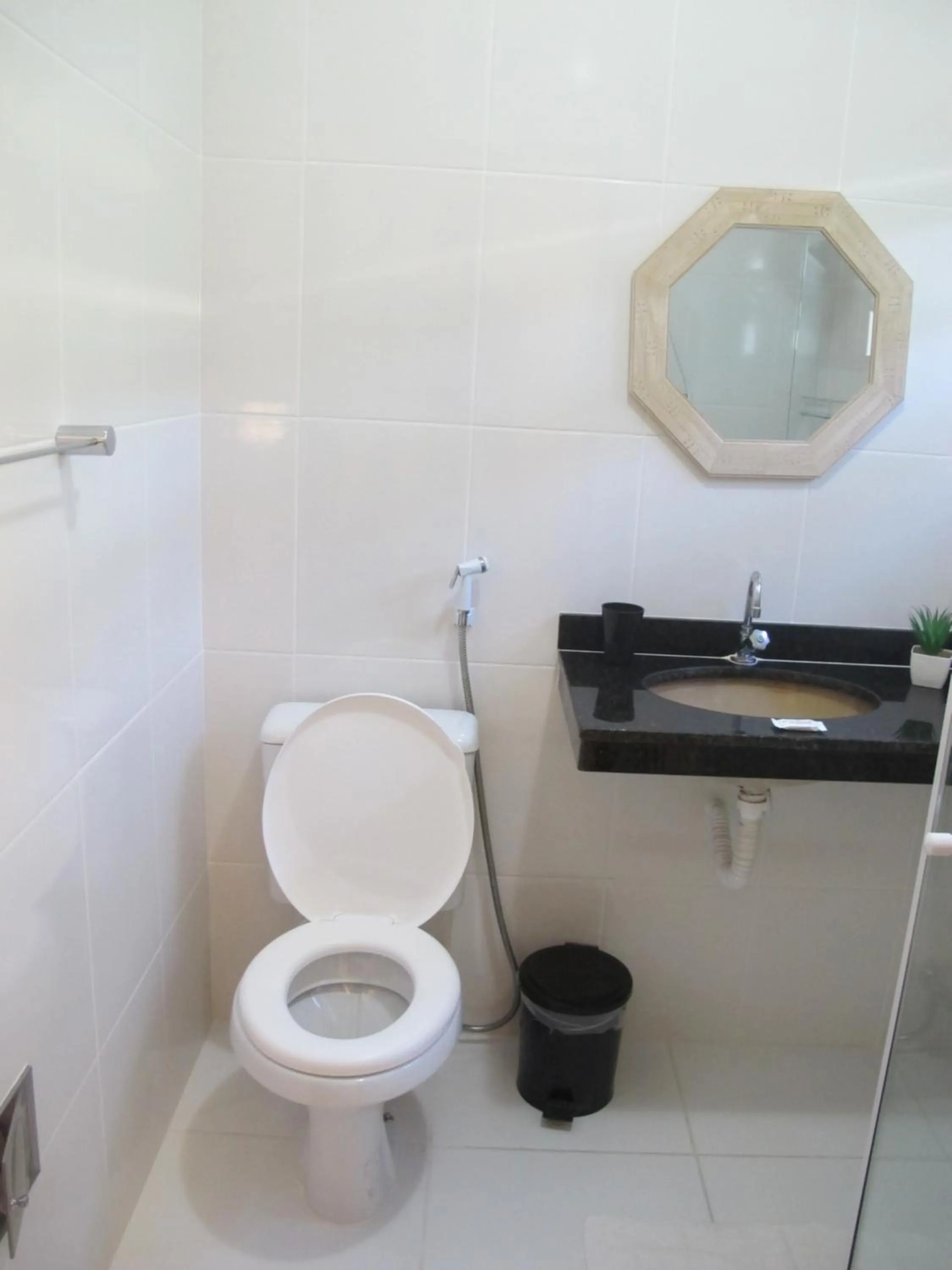 Toilet in Hope Pousada