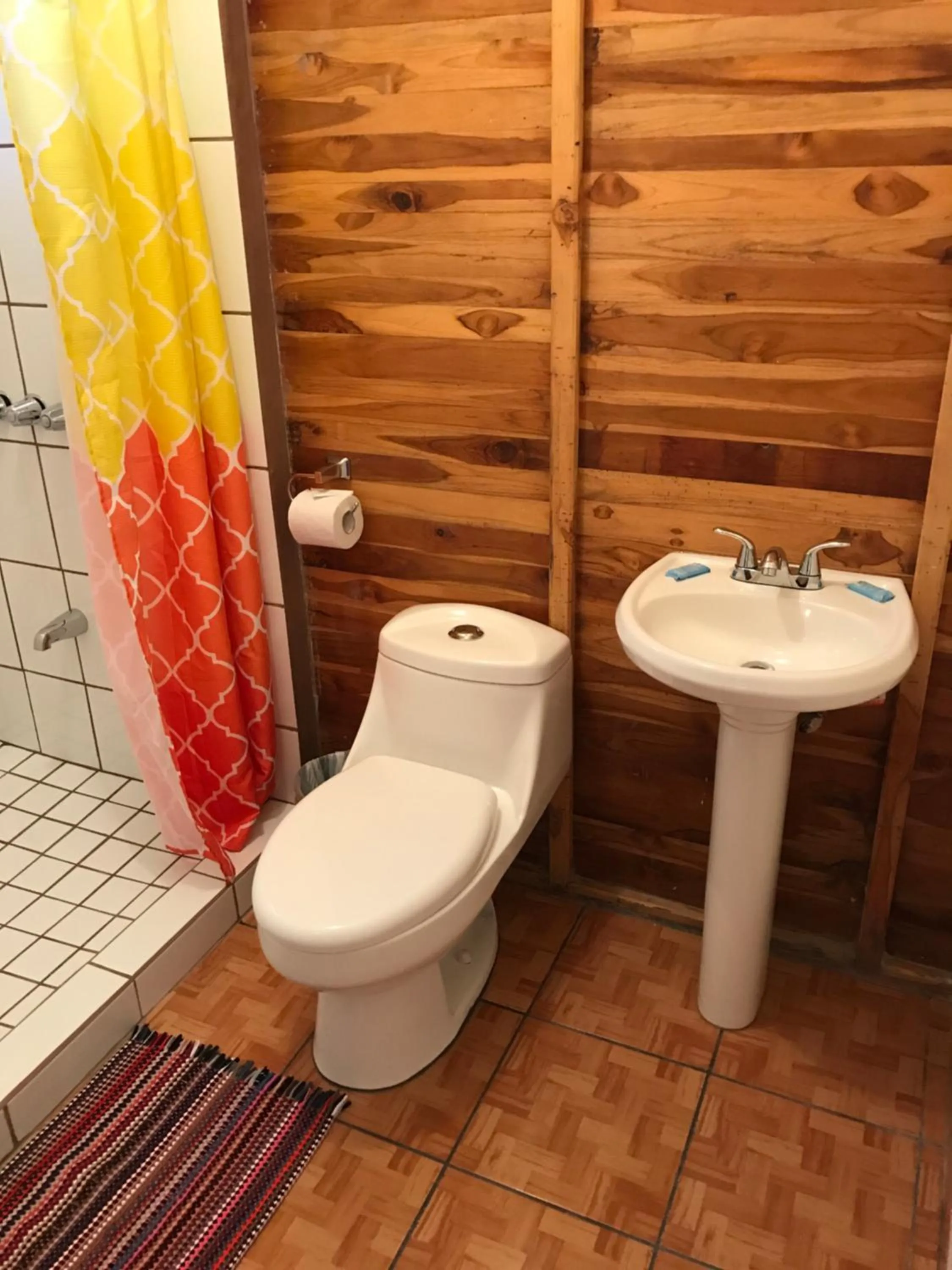 Shower in Hotel Cabañas La Teca