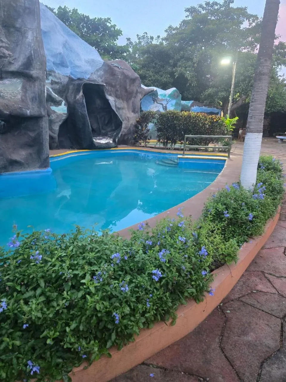 Swimming pool in Hotel Cabañas La Teca