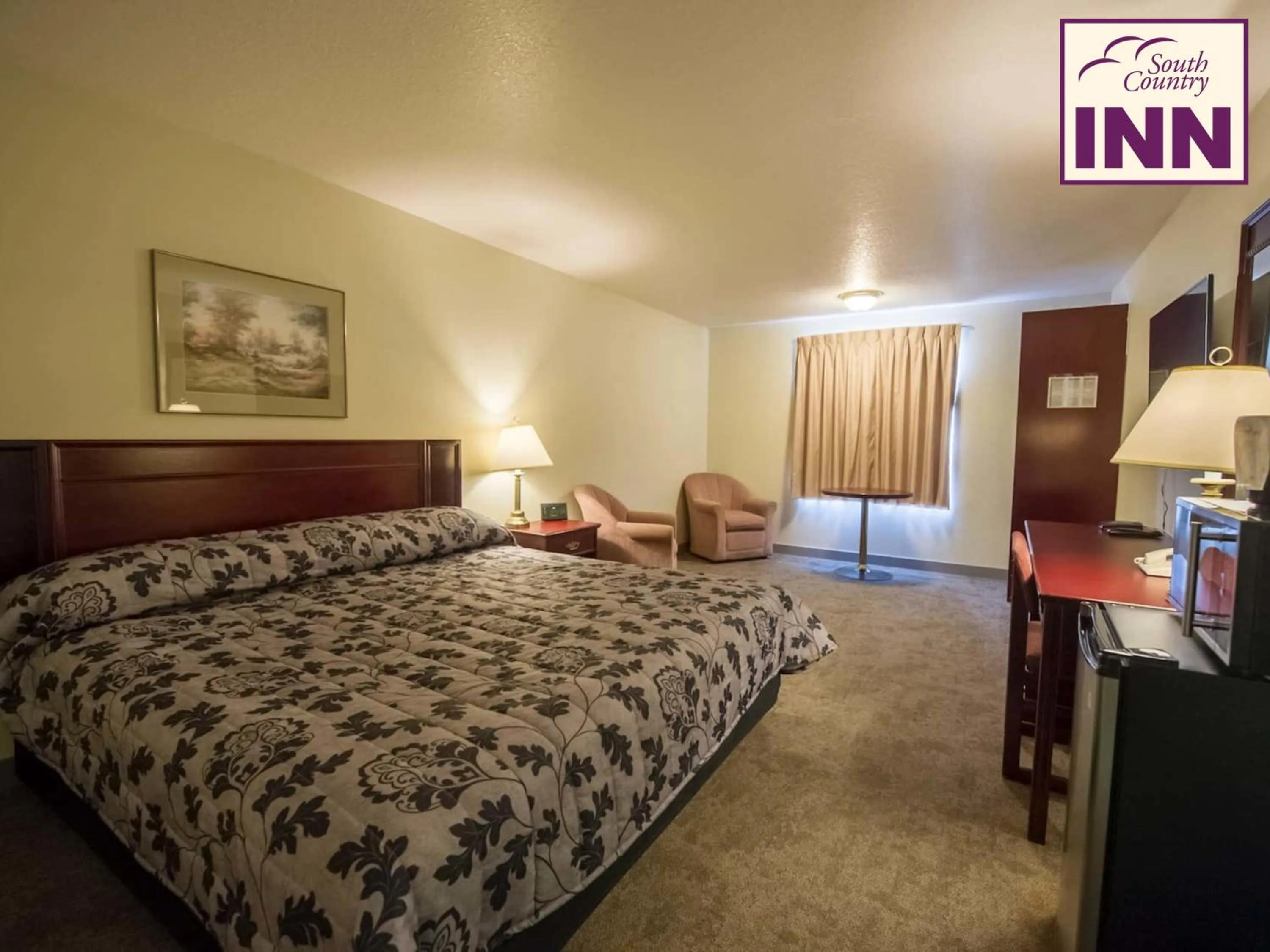 Photo of the whole room, Bed in South Country Inn