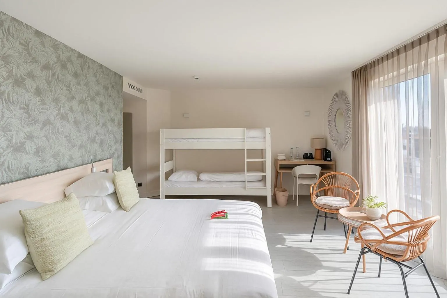 Family, Bed in Beach Hotel Helios by CW Hotel Collection