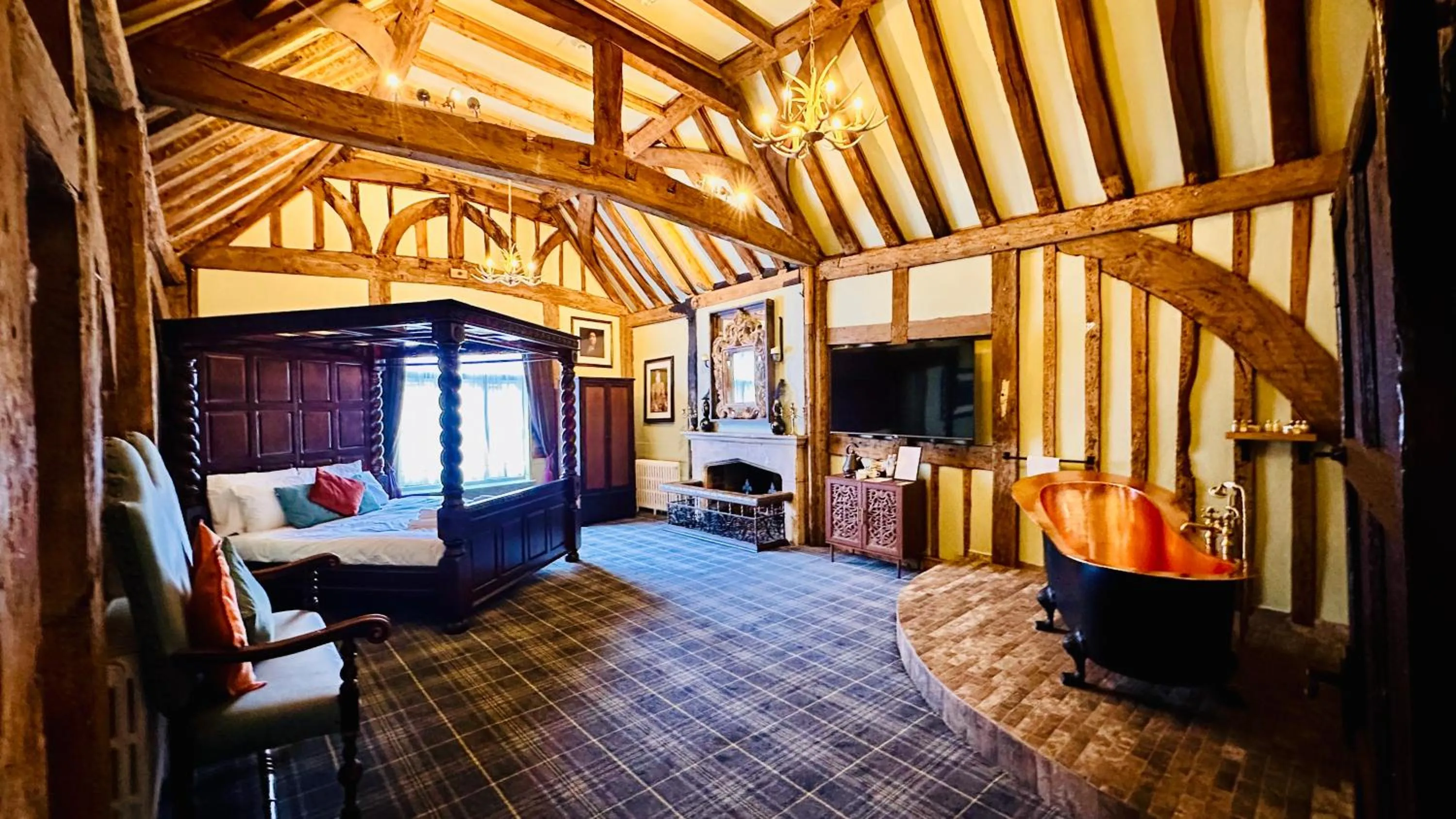 Bed in The Ostrich Inn Colnbrook London Heathrow